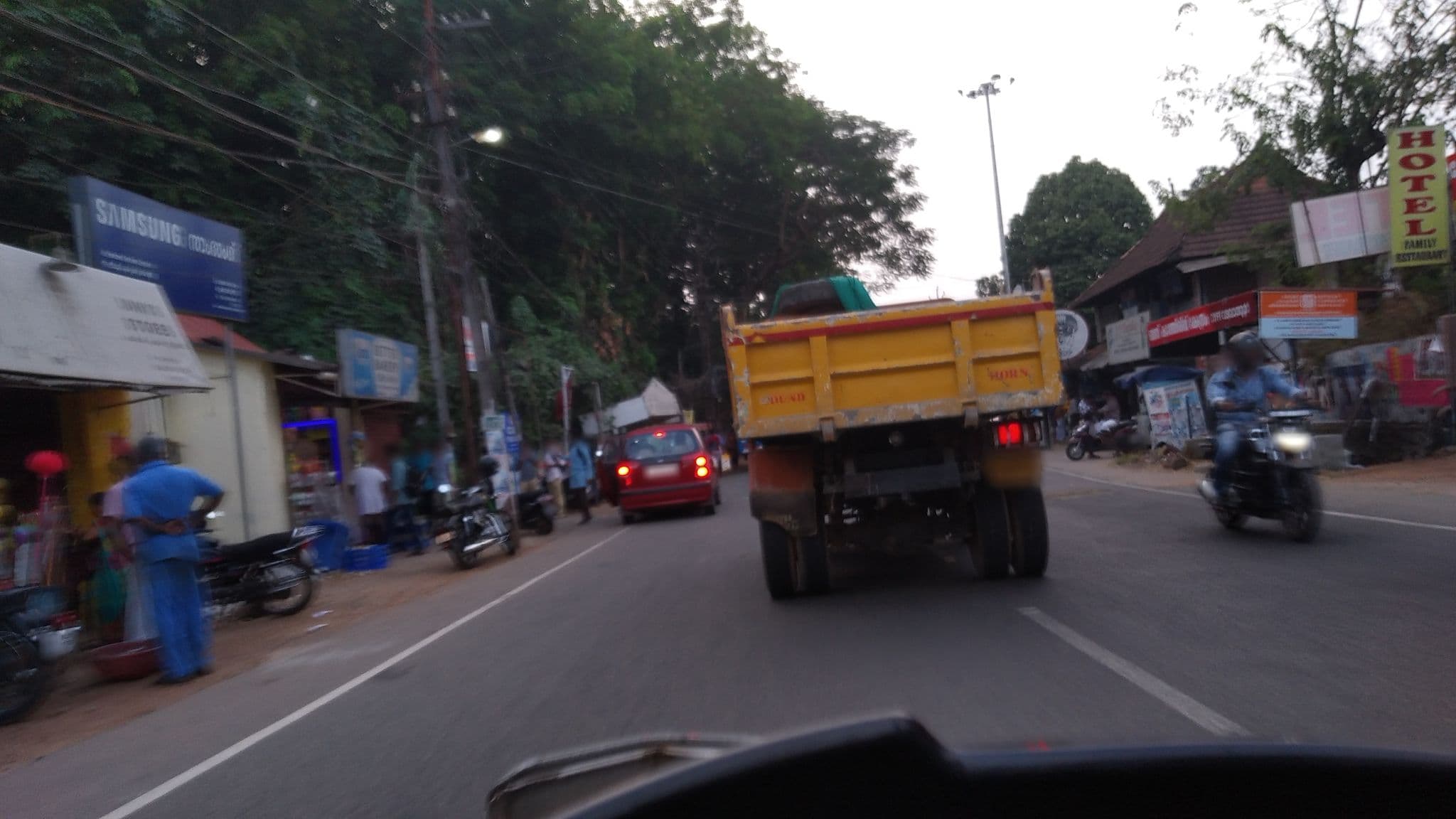 Street view near hotel Valiyaveedans, Vijayapuram — © jothishbabu (CC BY-SA · Mapillary)
