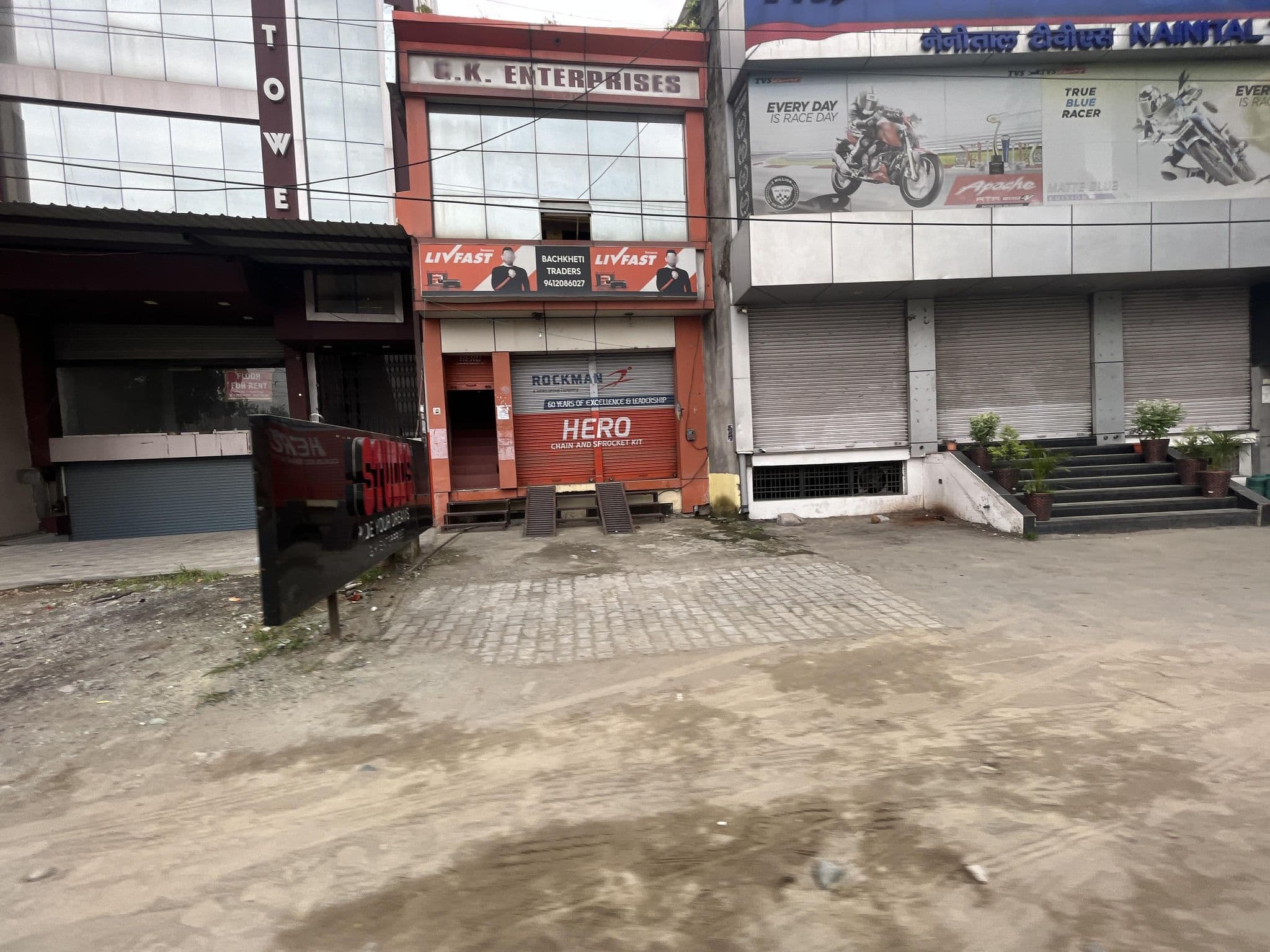 Street view near Hotel Raj Palace, Haldwani — © manvardhan (CC BY-SA · Mapillary)