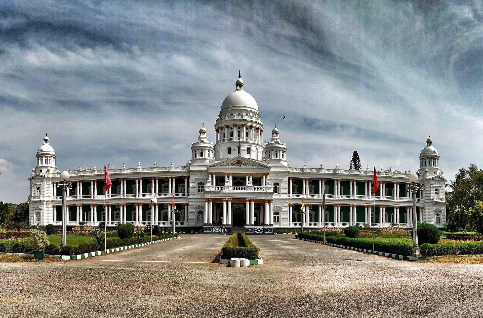 Lalitha Mahal (via Wikimedia Commons, CC BY-SA 4.0)