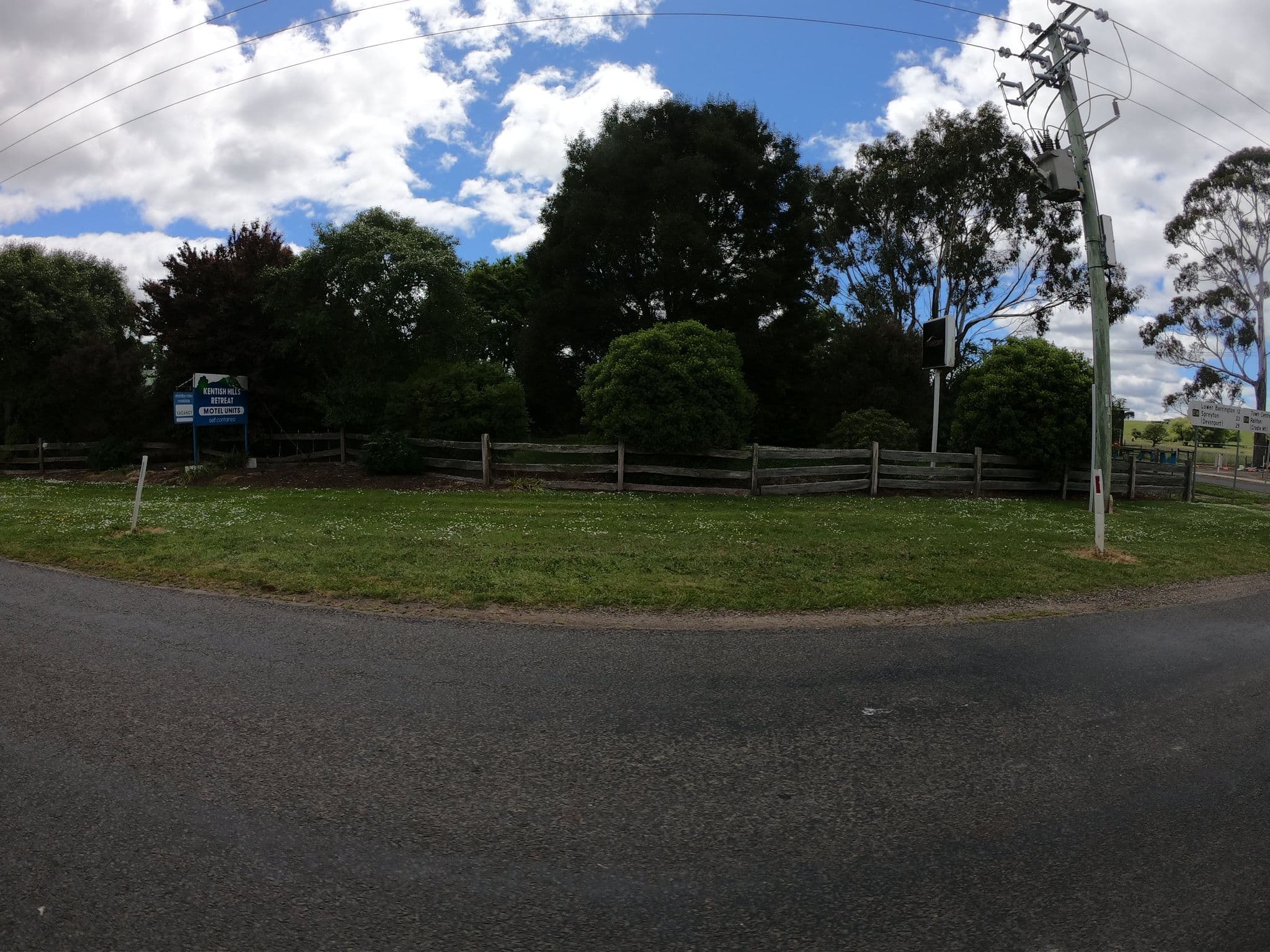 Street view near Kentish Hills Retreat, Sheffield — © tastrax (CC BY-SA · Mapillary)
