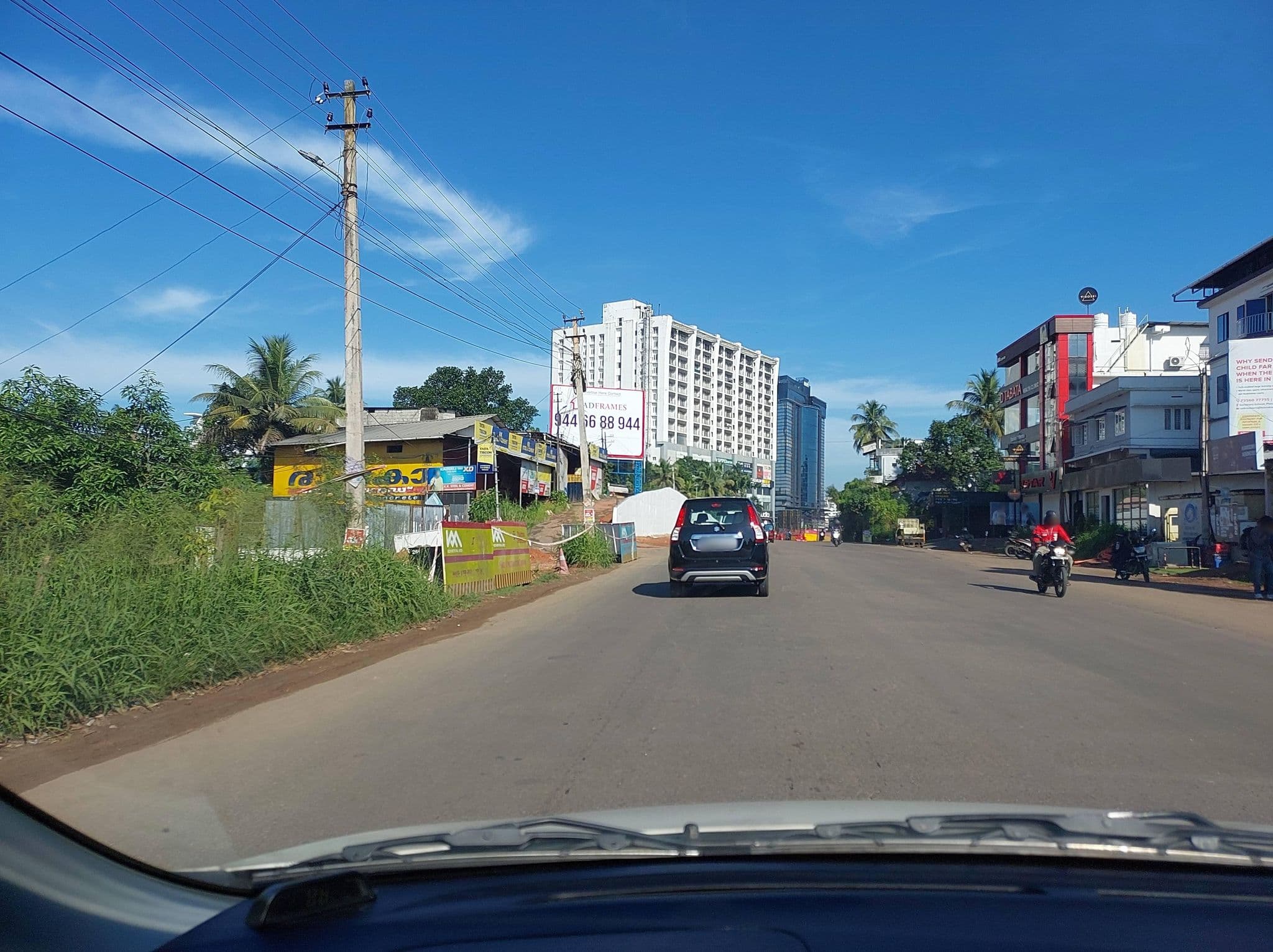 Street view near Maria Sadan Ladies Hostel, Kakkanad — © V15 (CC BY-SA · Mapillary)
