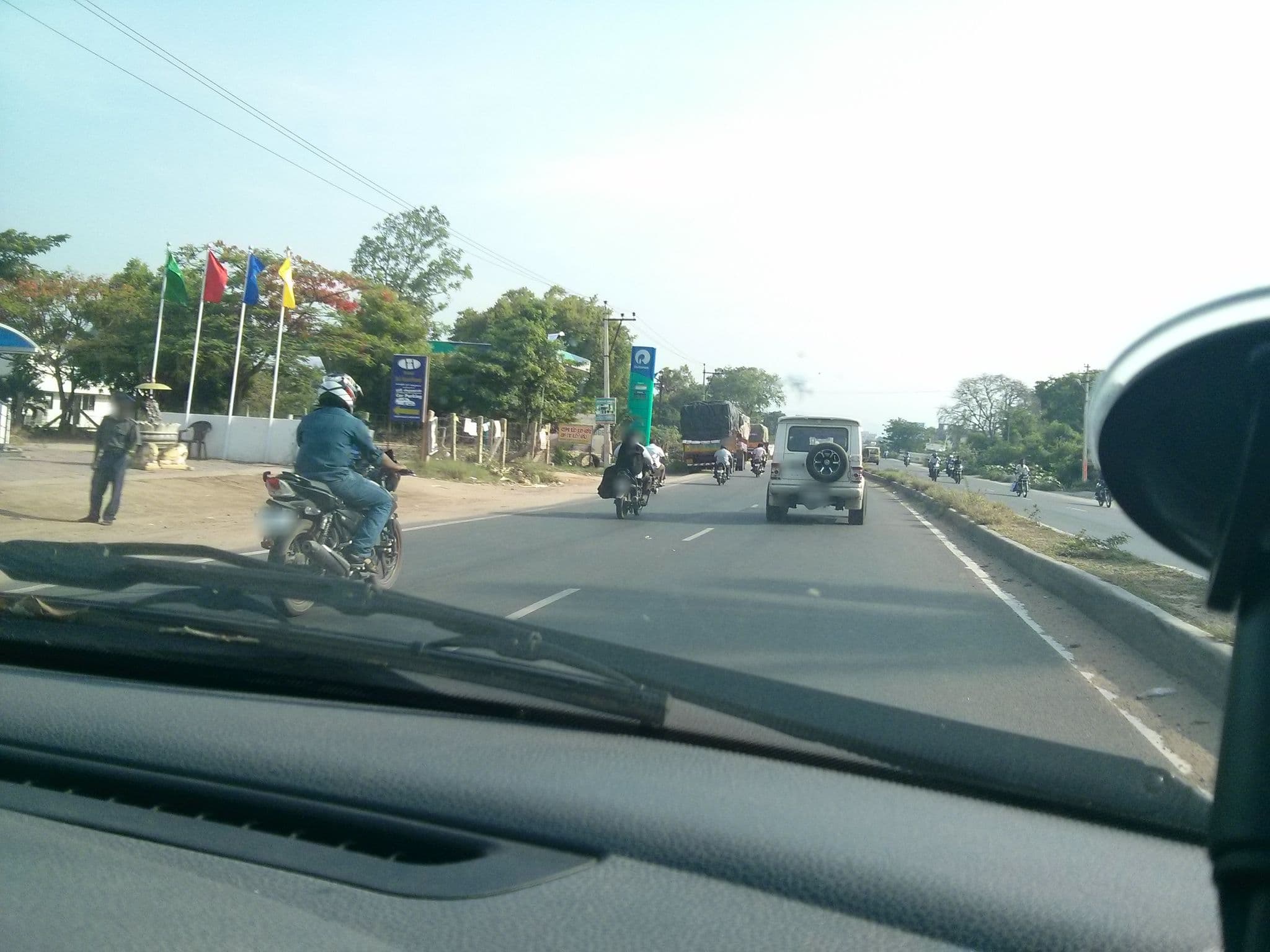 Street view near Sri Amuthaas Veg, Tudiyalūr — © supersubra (CC BY-SA · Mapillary)