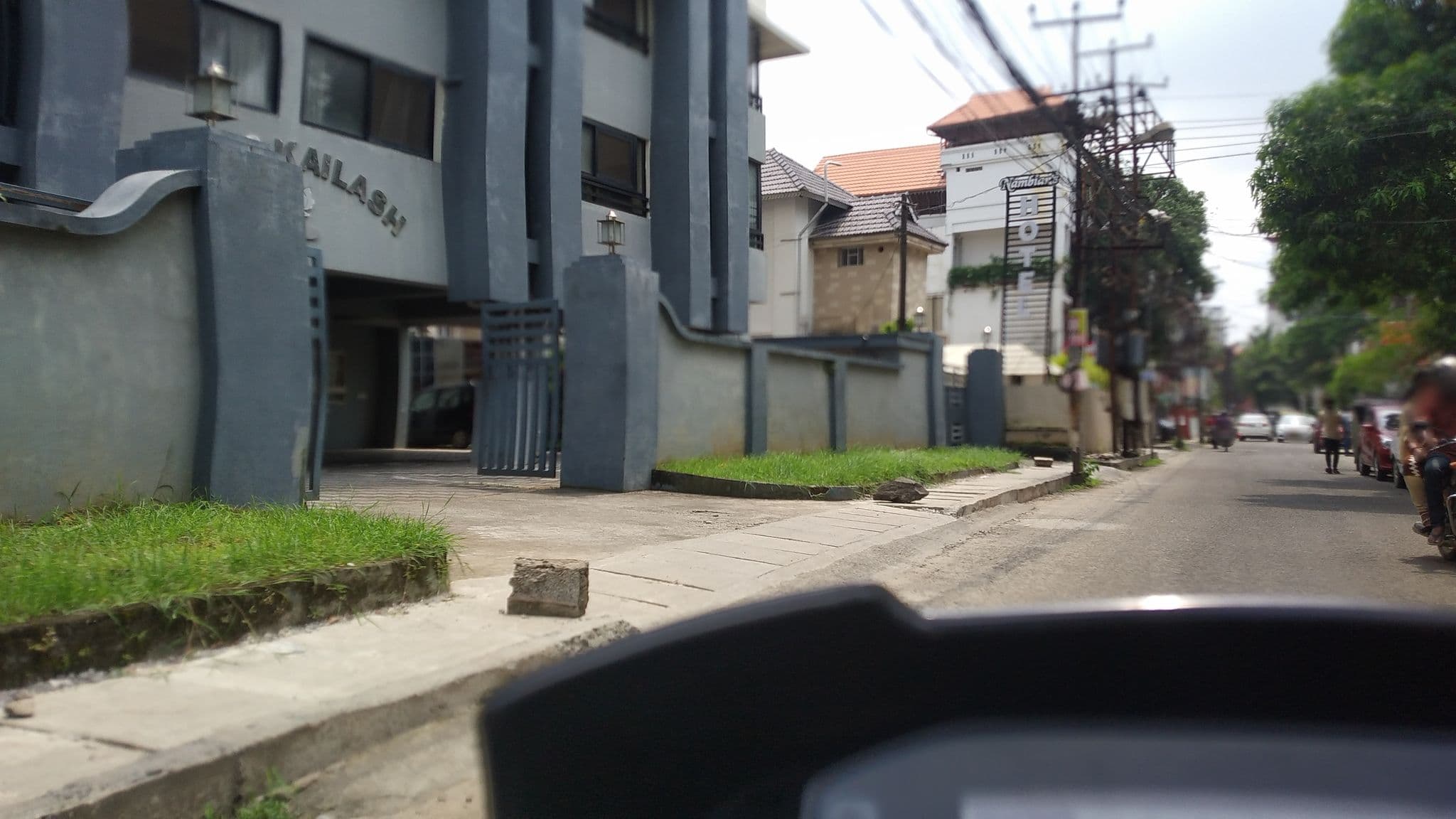 Street view near Nambiars, Kanayannur