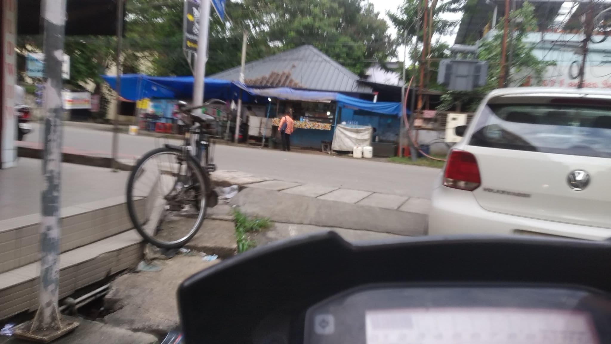 Street view near Oak Field Inn, Kanayannur — © jothishbabu (CC BY-SA · Mapillary)