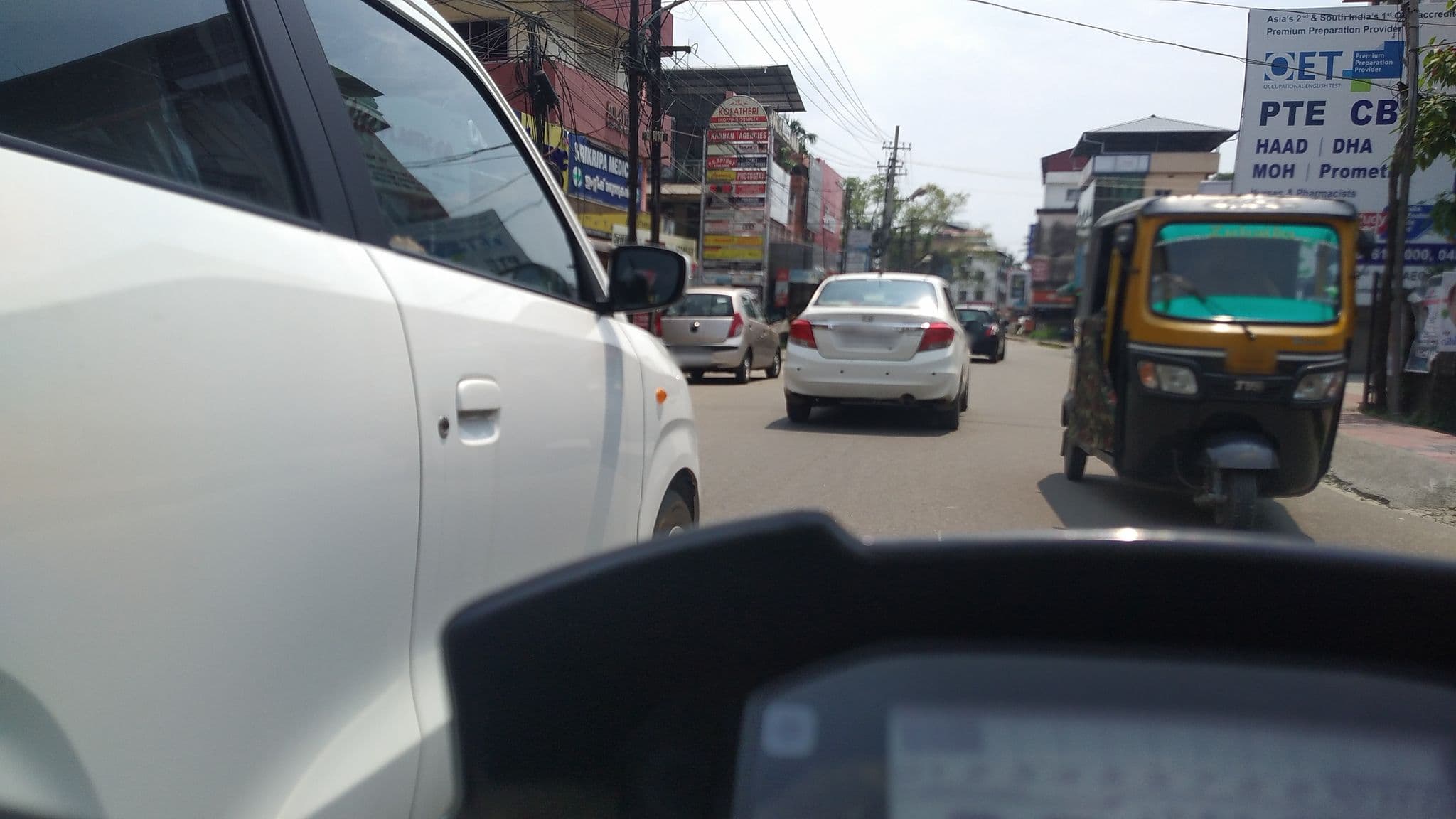 Street view near Ravi Lodge, Kanayannur — © jothishbabu (CC BY-SA · Mapillary)