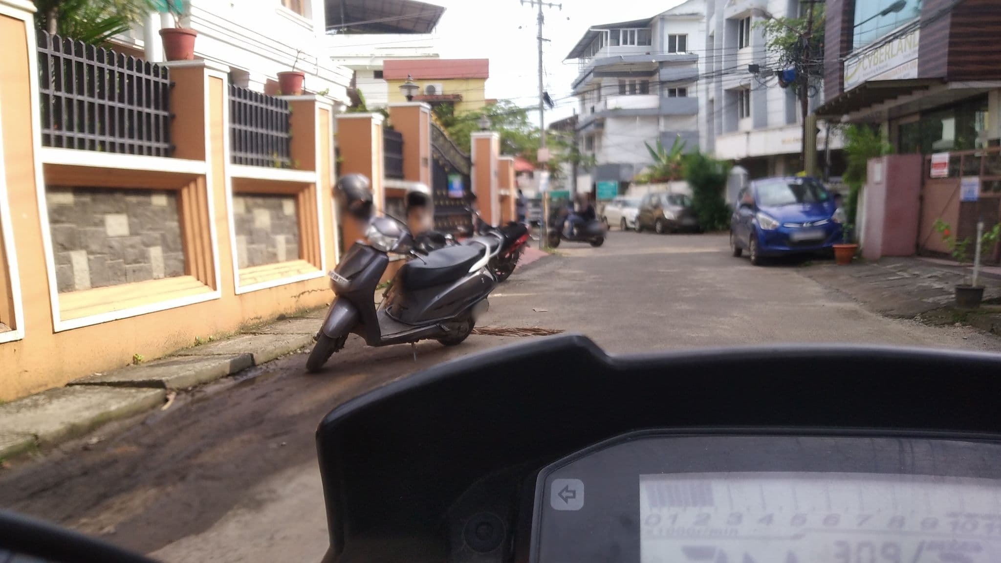 Street view near Vaiga Ladies hostel, Kanayannur
