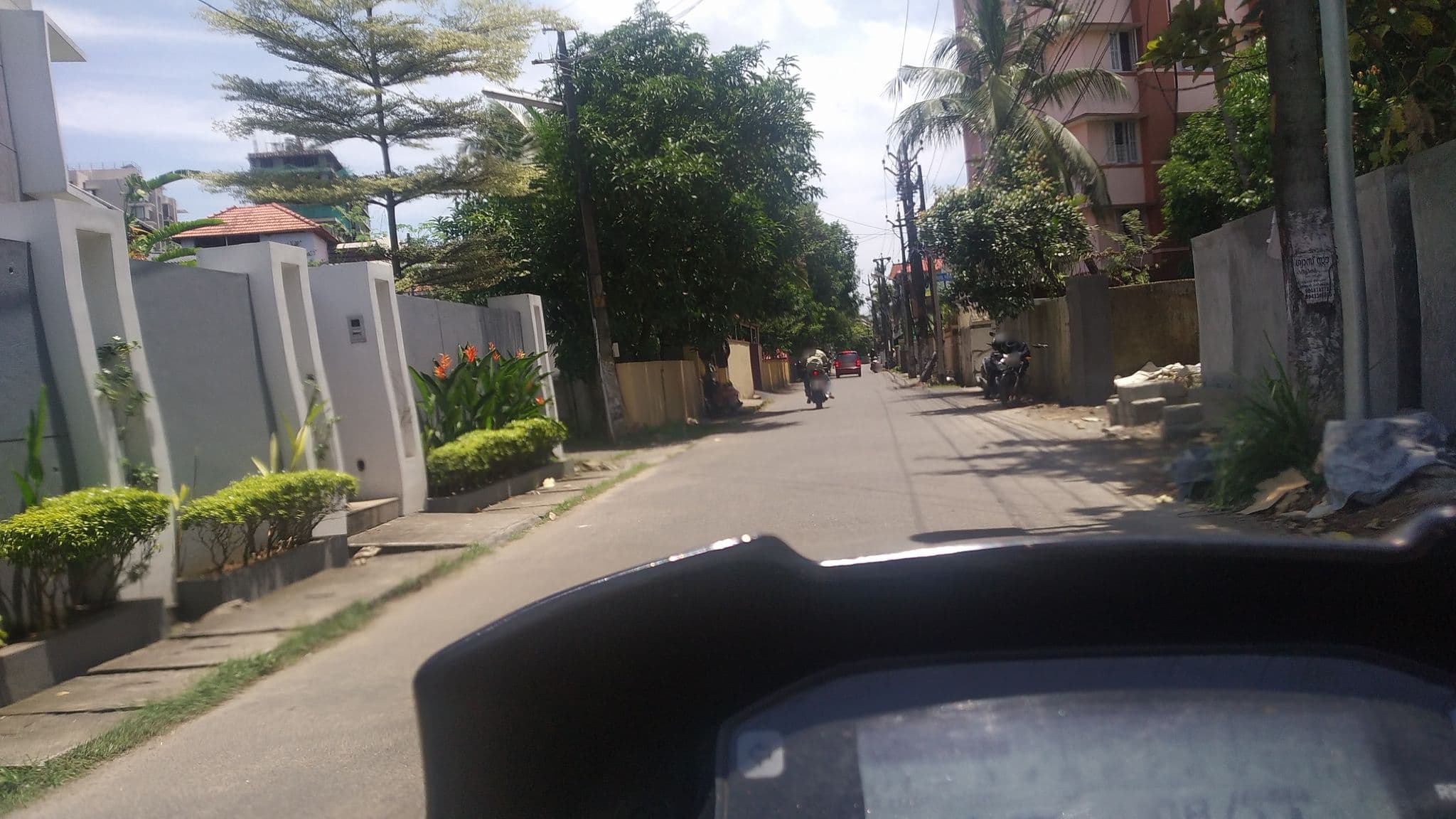 Street view near Zostel, Kanayannur