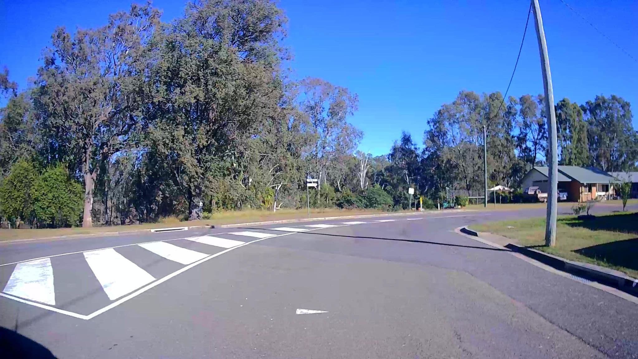 Street view near Hotel Motel Theodore, Moura — © bob3bob3 (CC BY-SA · Mapillary)