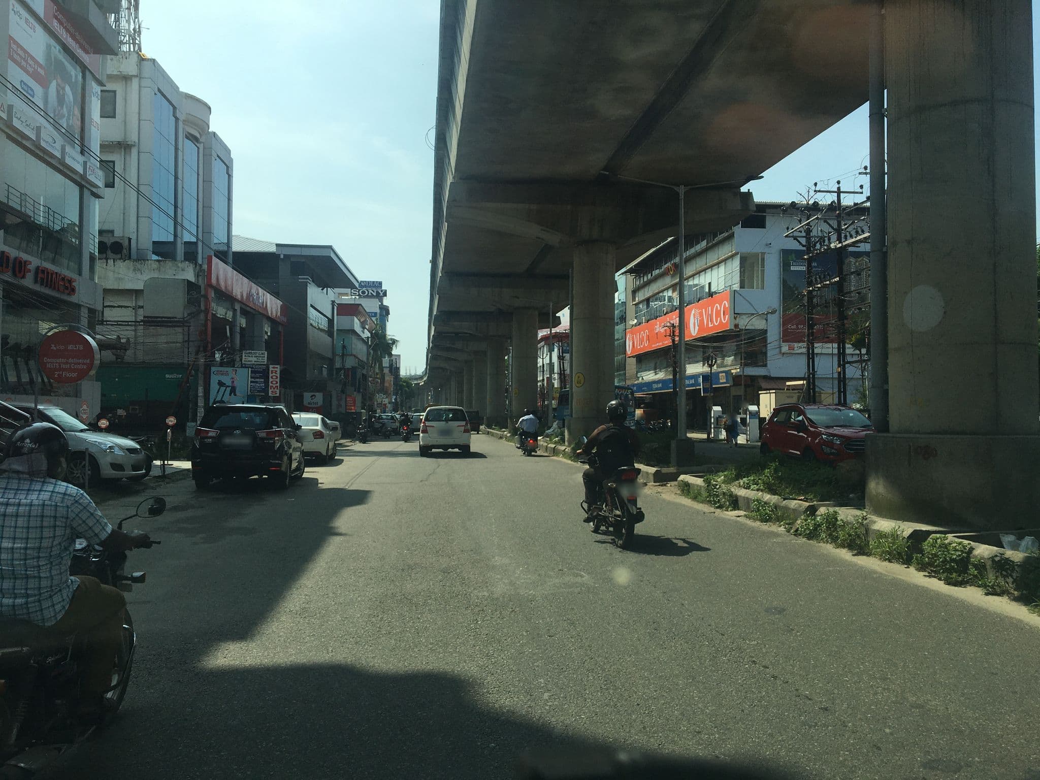 Street view near Geetham Inn, Kanayannur