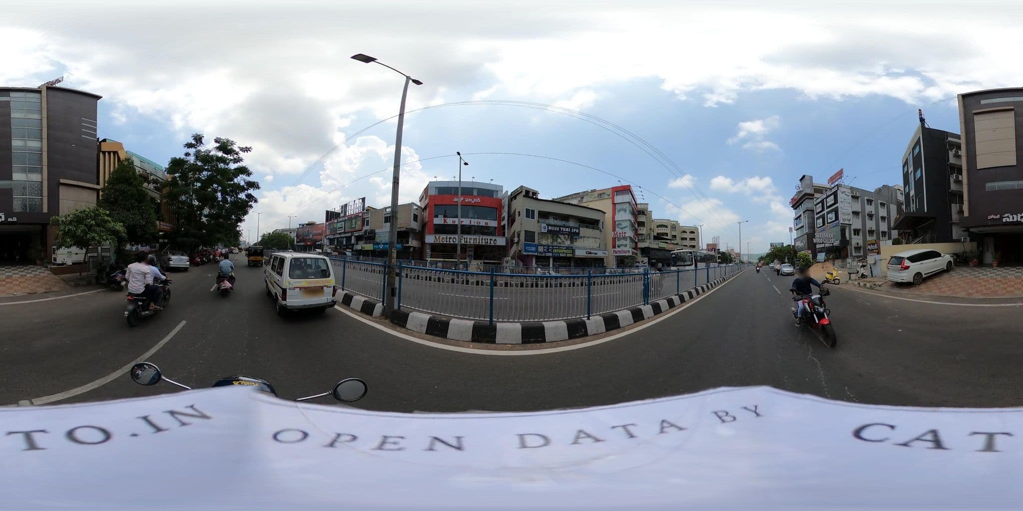 Street view near Hotel Athidi Inn, Rasapūdipalem — © Catto (CC BY-SA · Mapillary)