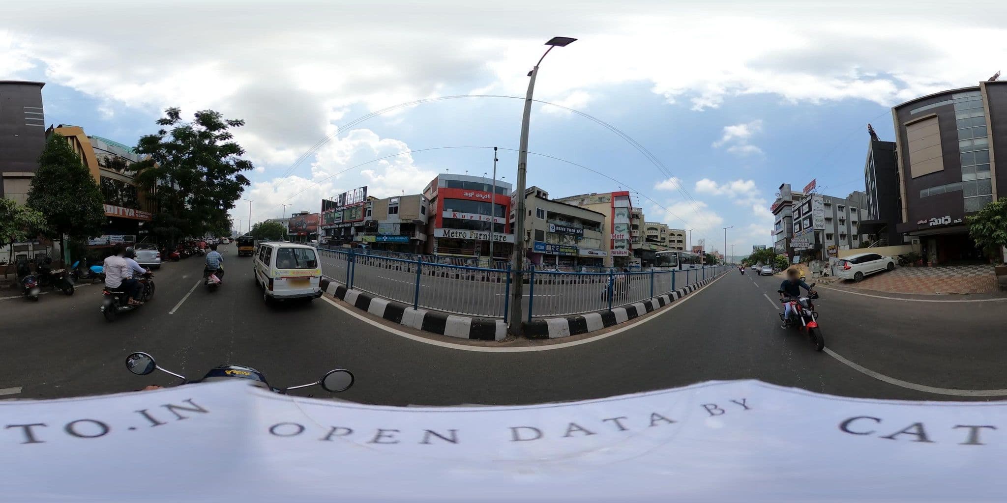 Street view near Hotel Sudha Inn, Rasapūdipalem — © Catto (CC BY-SA · Mapillary)