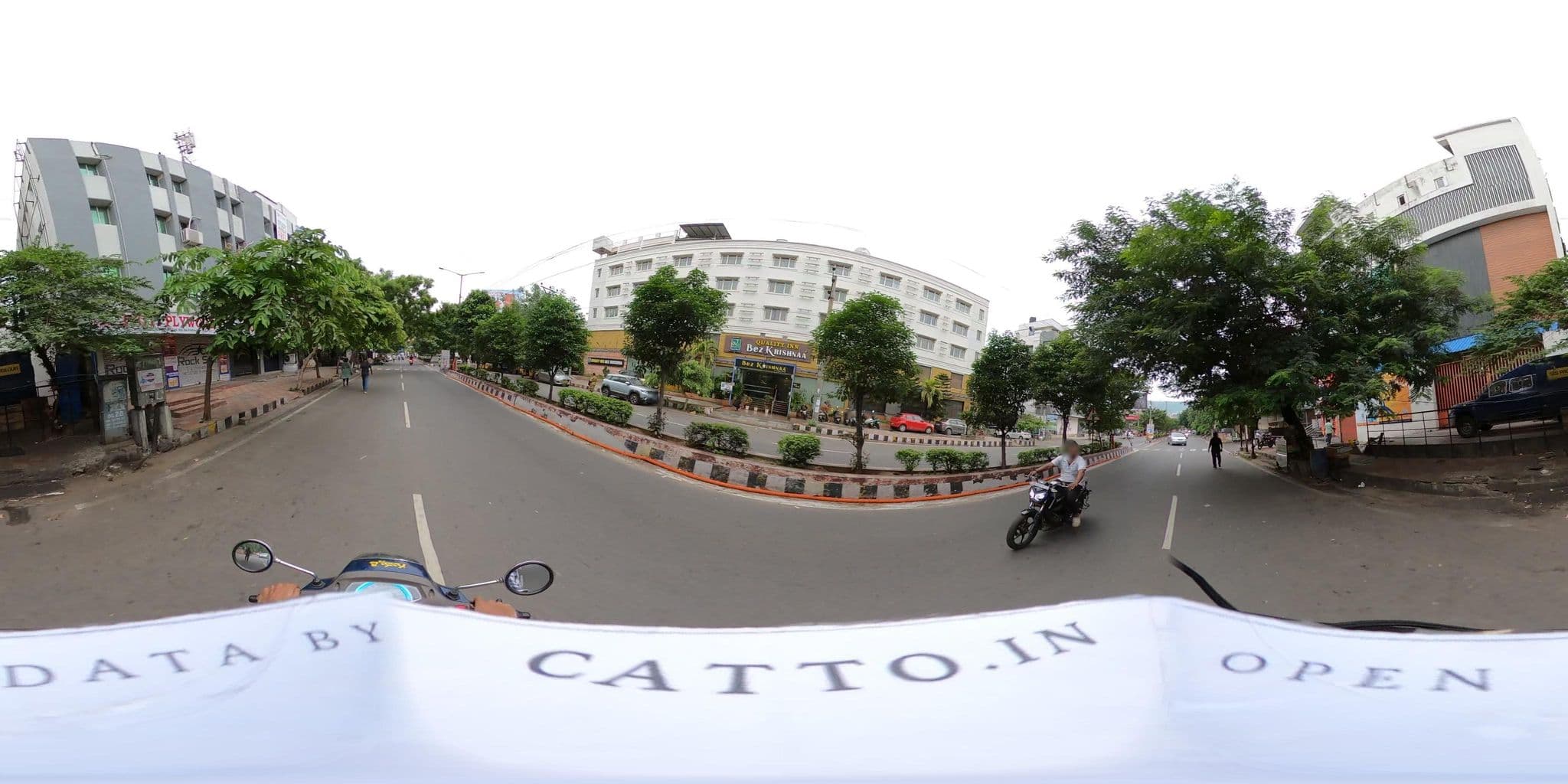 Street view near Quality Inn Bez Krishna, Rasapūdipalem — © Catto (CC BY-SA · Mapillary)