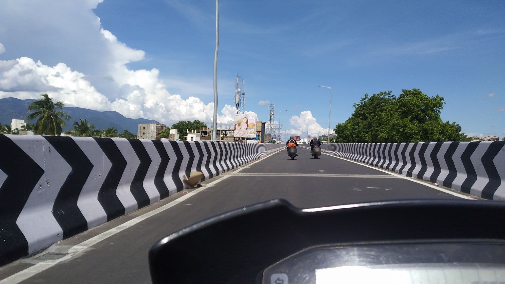 Street view near Cenneys Gateway, Salem — © jothishbabu (CC BY-SA · Mapillary)