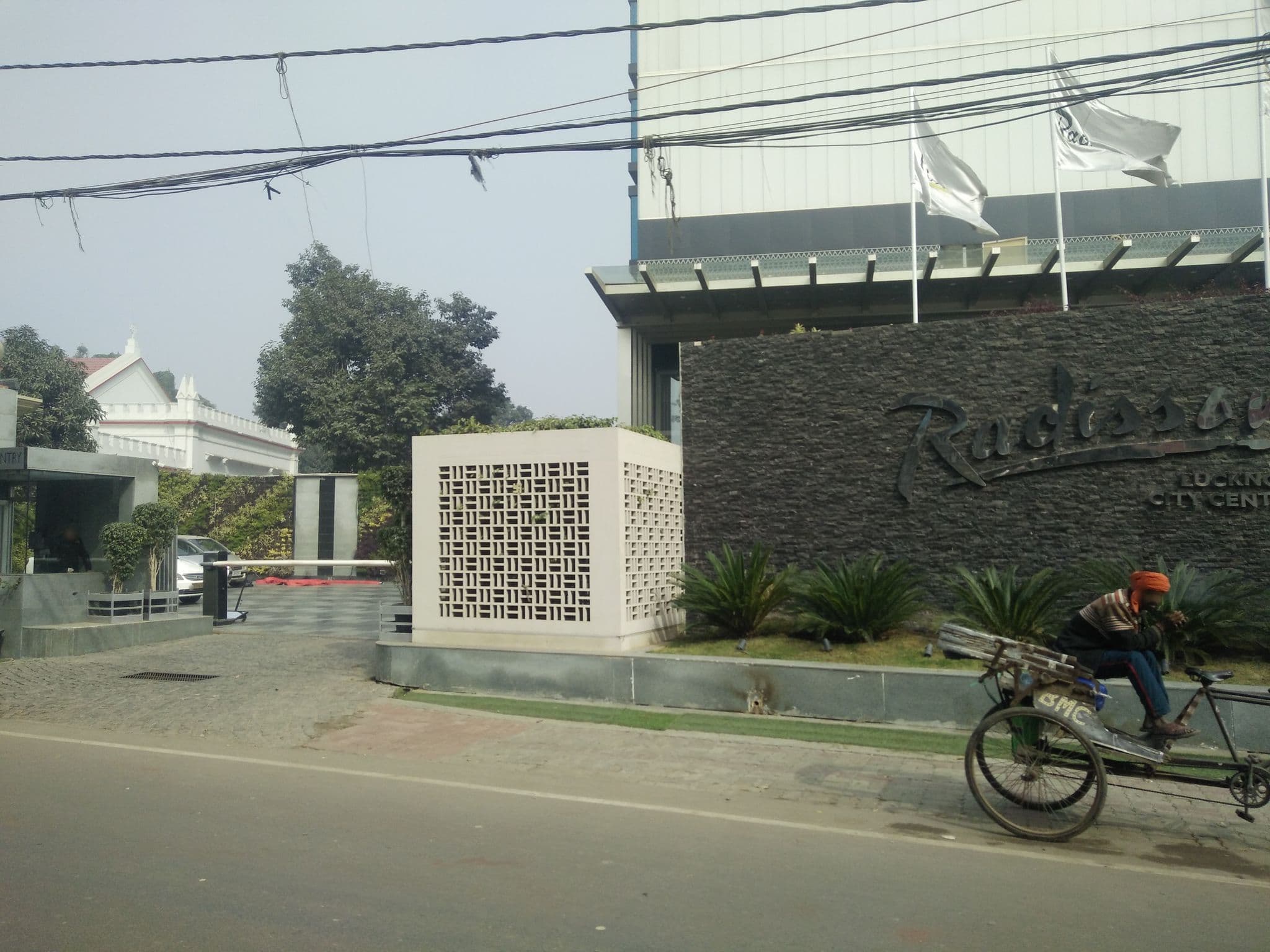Street view near Radisson, Lucknow — © beraghav0007 (CC BY-SA · Mapillary)