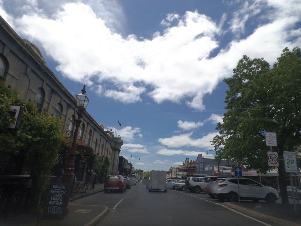 Street view near Hotel Frangos, Daylesford — © mander (CC BY-SA · Mapillary)
