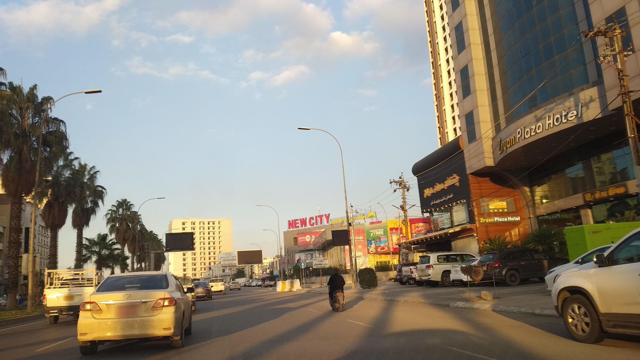 Street view near Zryan Plaza Hotel, Erbil — © muhammadismael (CC BY-SA · Mapillary)