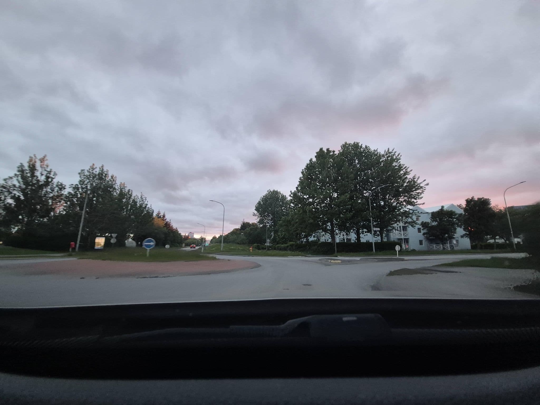 Street view near Farfuglaheimilið í Laugardal, Reykjavík — © astus (CC BY-SA · Mapillary)