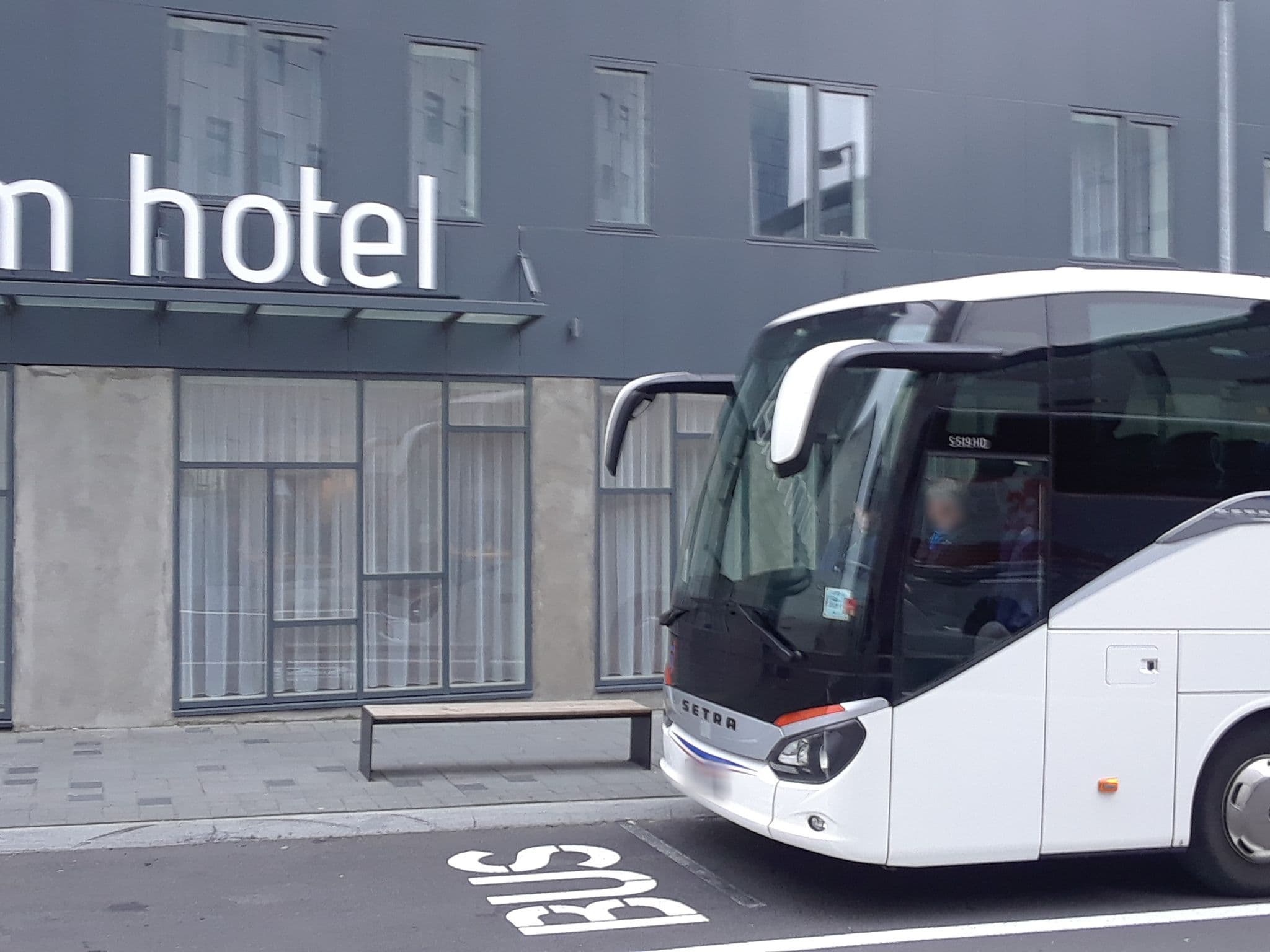 Street view near Fosshótel Reykjavík, Reykjavík — © gyllen (CC BY-SA · Mapillary)