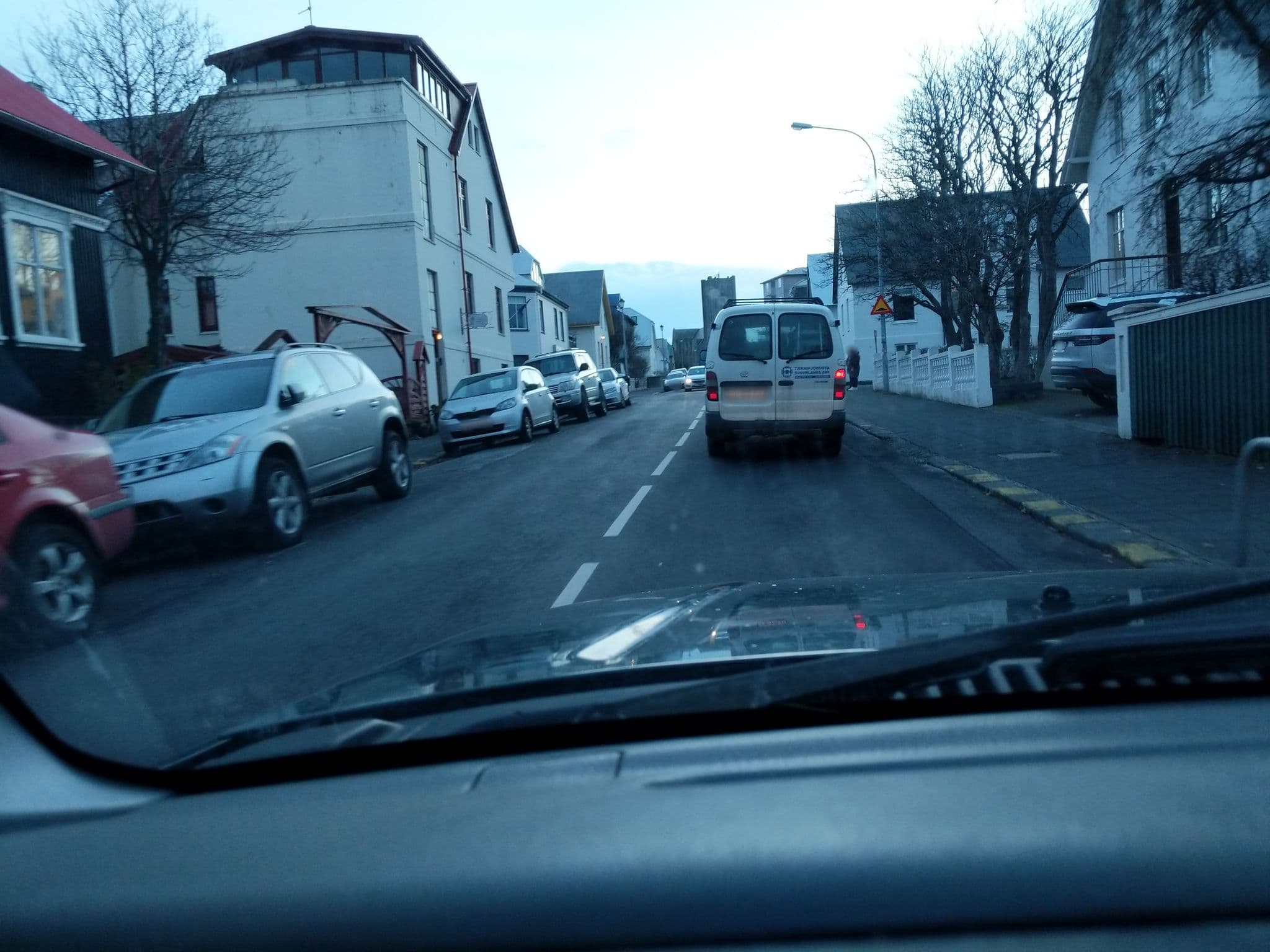 Street view near Þrjár systur, Seltjarnarnes — © kriksis (CC BY-SA · Mapillary)