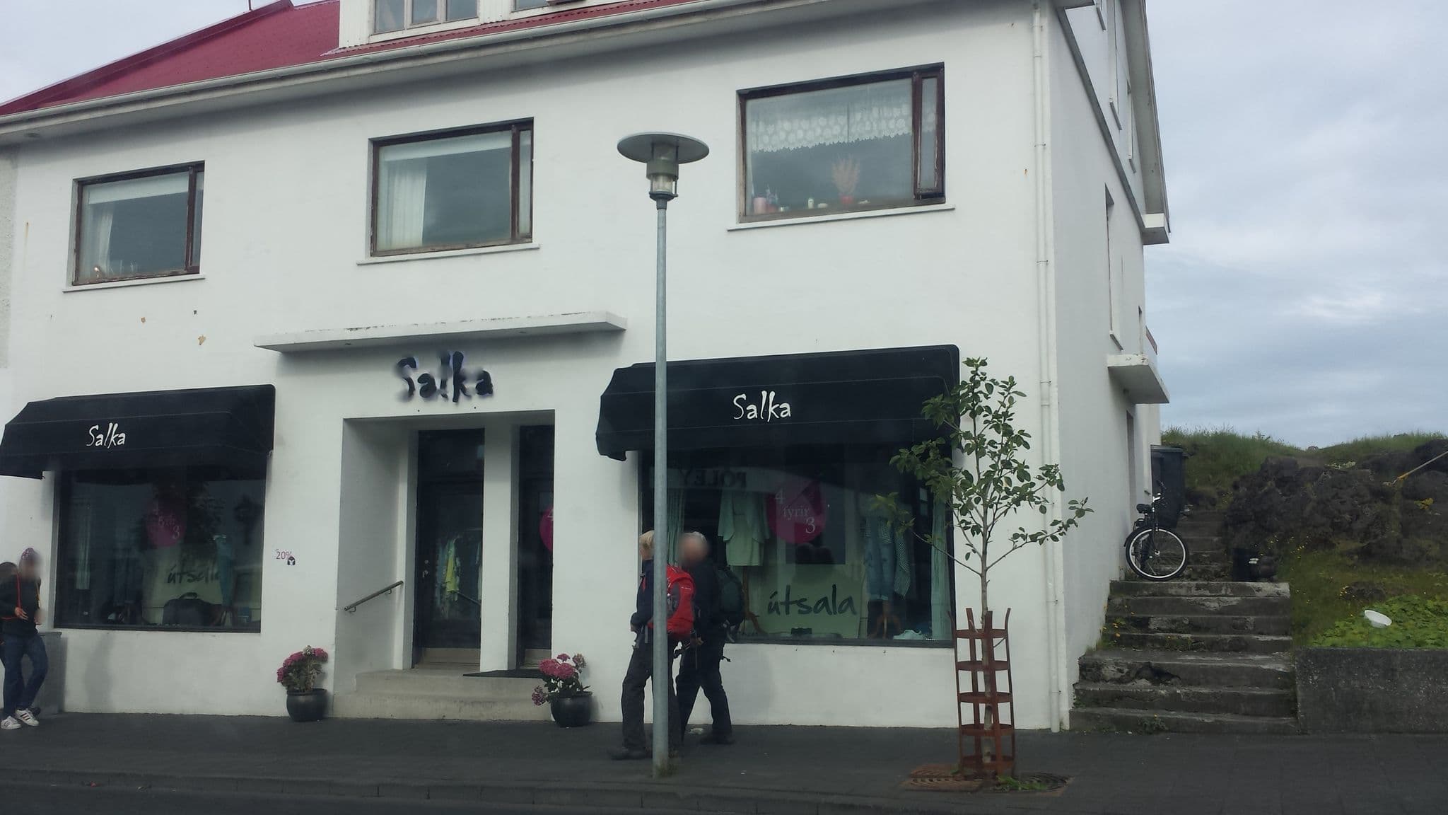 Street view near Aska Hostel, Vestmannaeyjar — © stalfur (CC BY-SA · Mapillary)