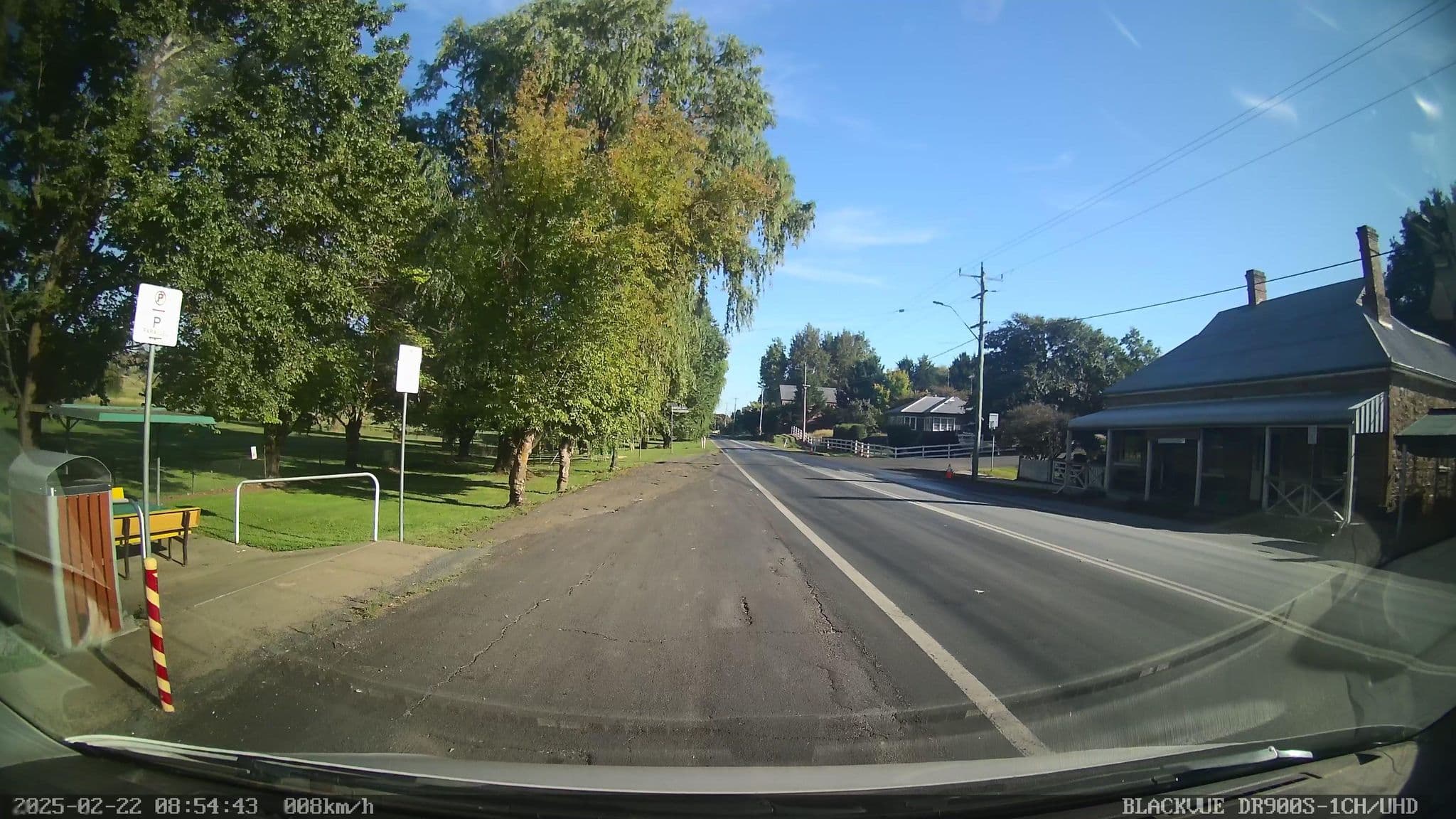 Street view near The Old Flag Hotel, Crookwell — © bob3bob3 (CC BY-SA · Mapillary)