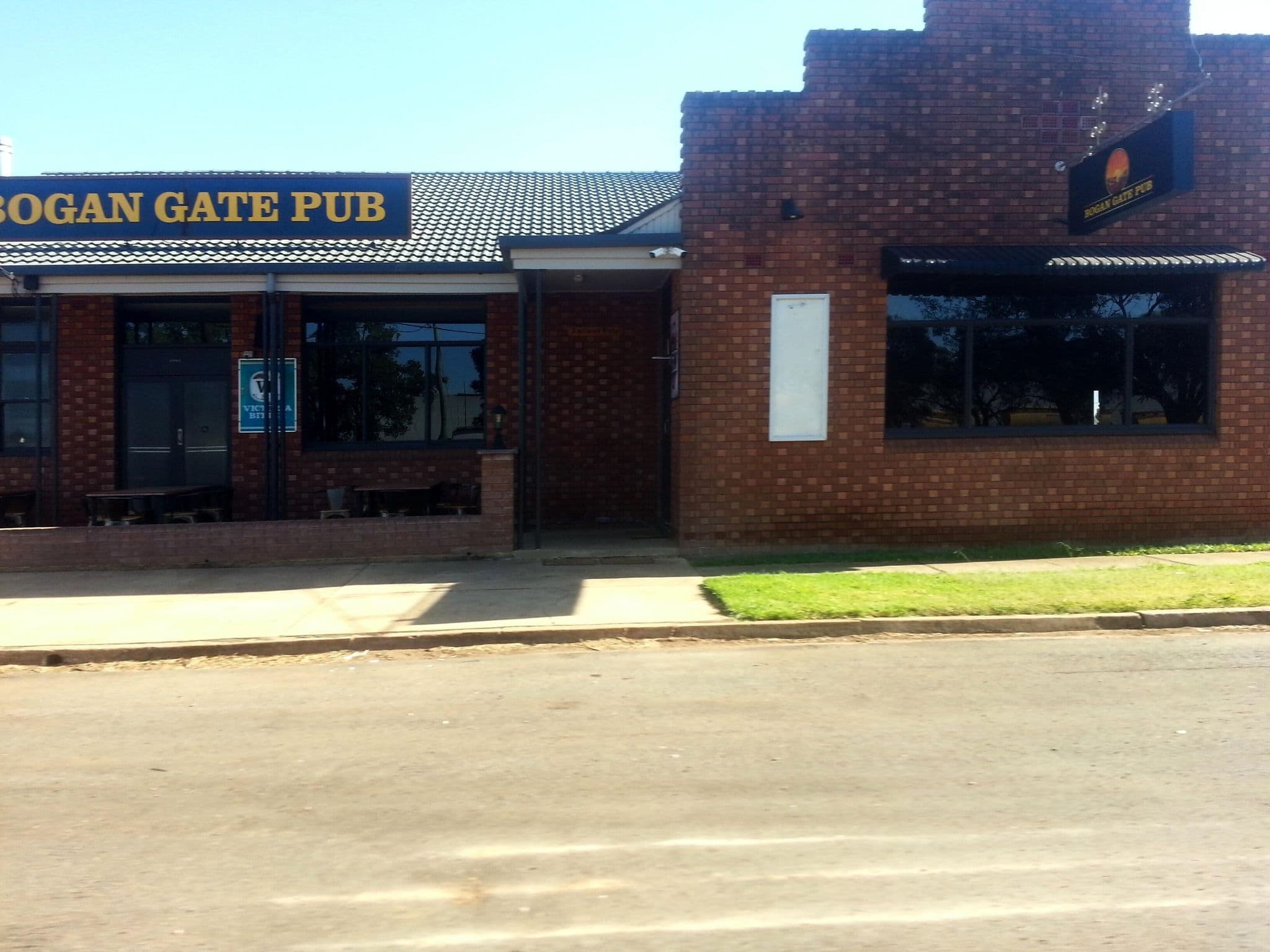 Street view near Bogan Gate Pub, Parkes — © bob3bob3 (CC BY-SA · Mapillary)