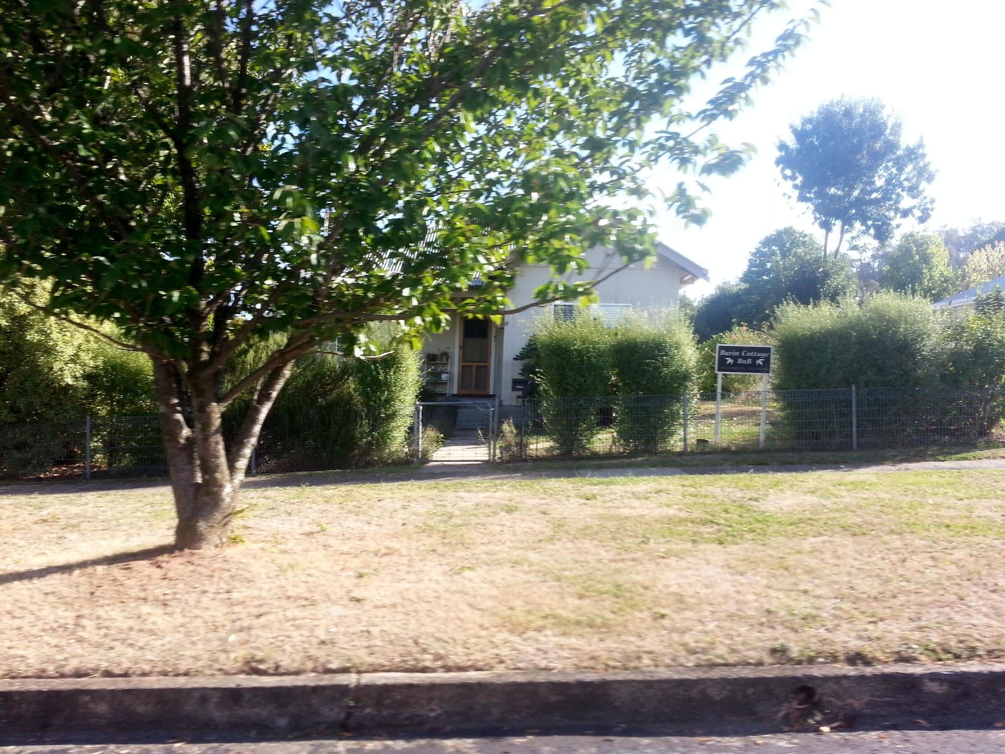 Street view near Burin Cottage, Tumbarumba — © bob3bob3 (CC BY-SA · Mapillary)
