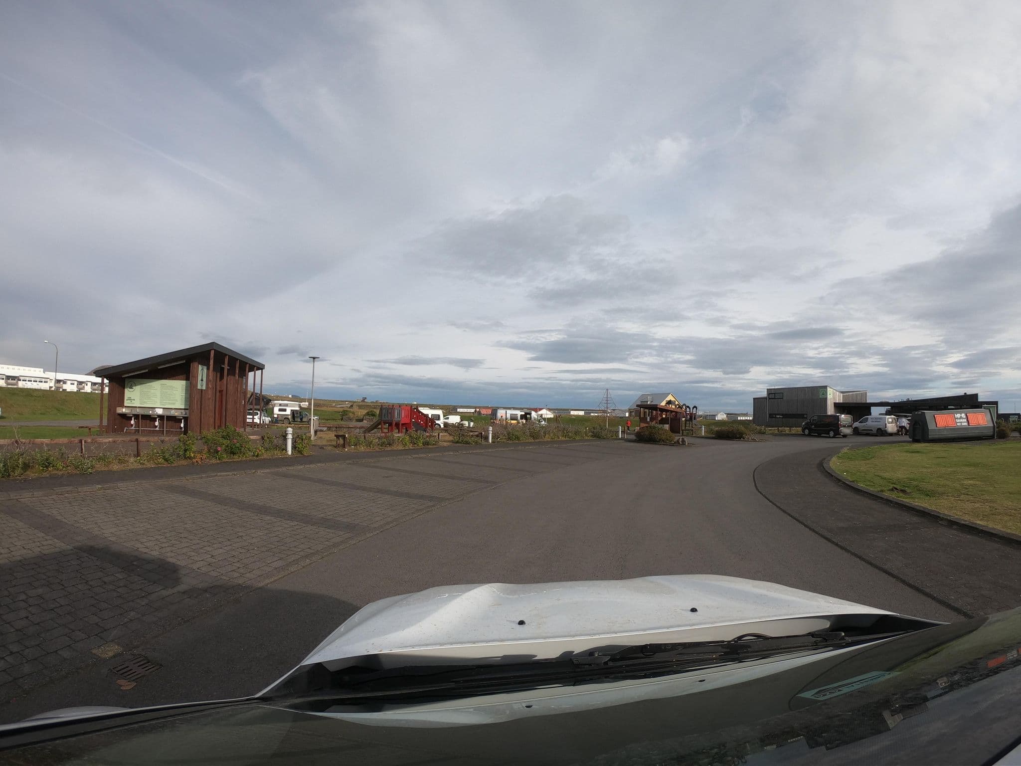 Street view near Tjaldsvæðið í Grindavík, Grindavík — © canadarunner (CC BY-SA · Mapillary)