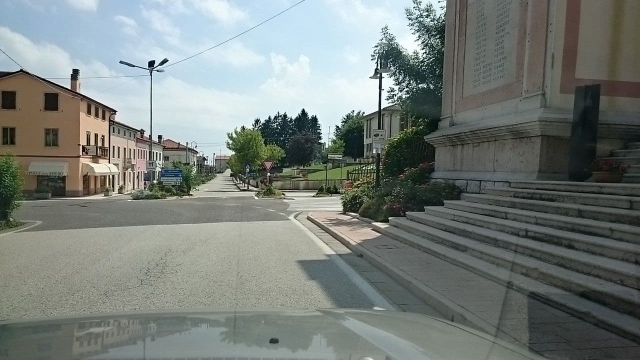 Street view near Albergo al Cappello, Marostica — © voschix (CC BY-SA · Mapillary)
