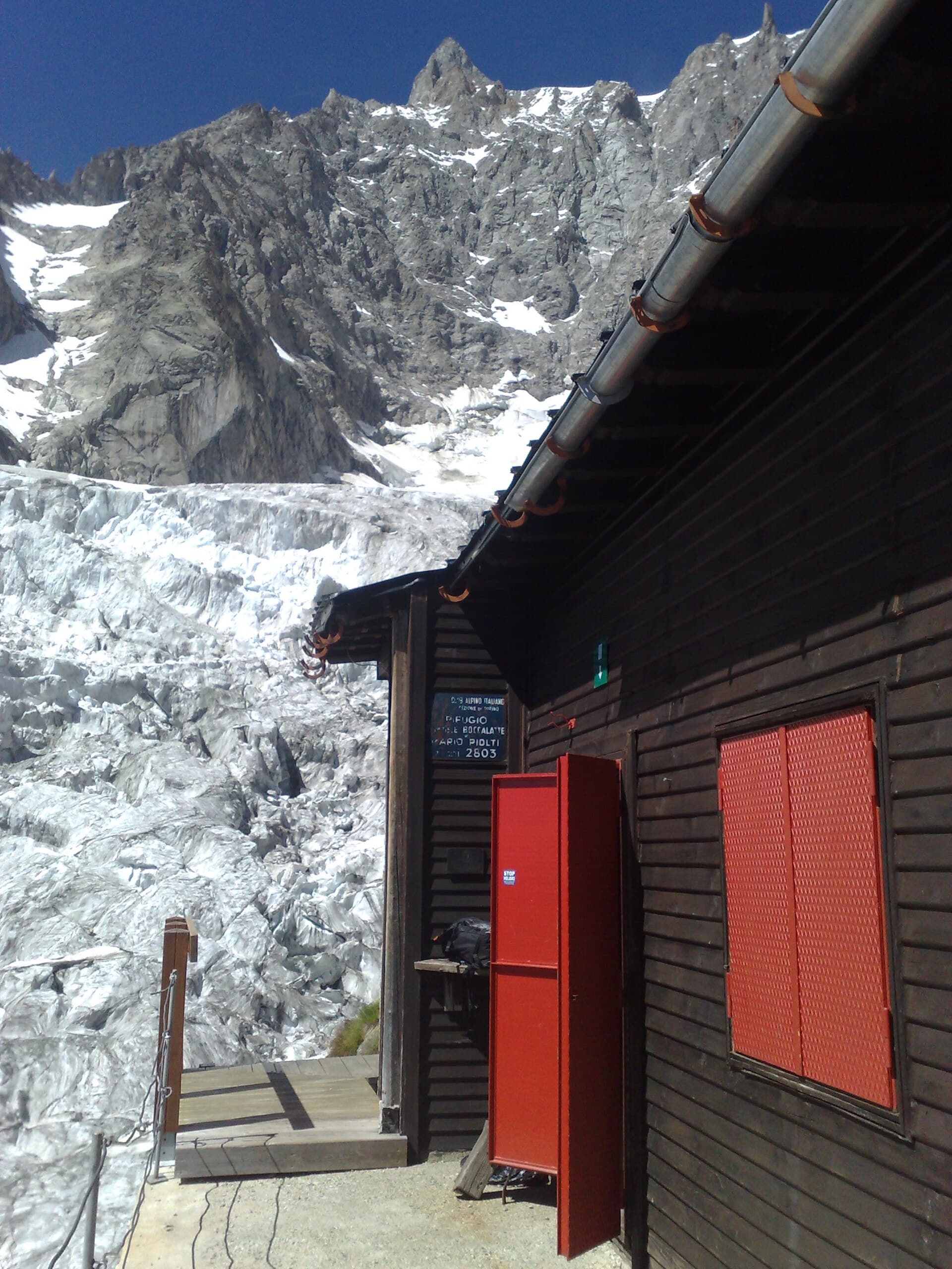 Rifugio Gabriele Boccalatte e Mario Piolti (via Wikimedia Commons, CC BY 3.0)