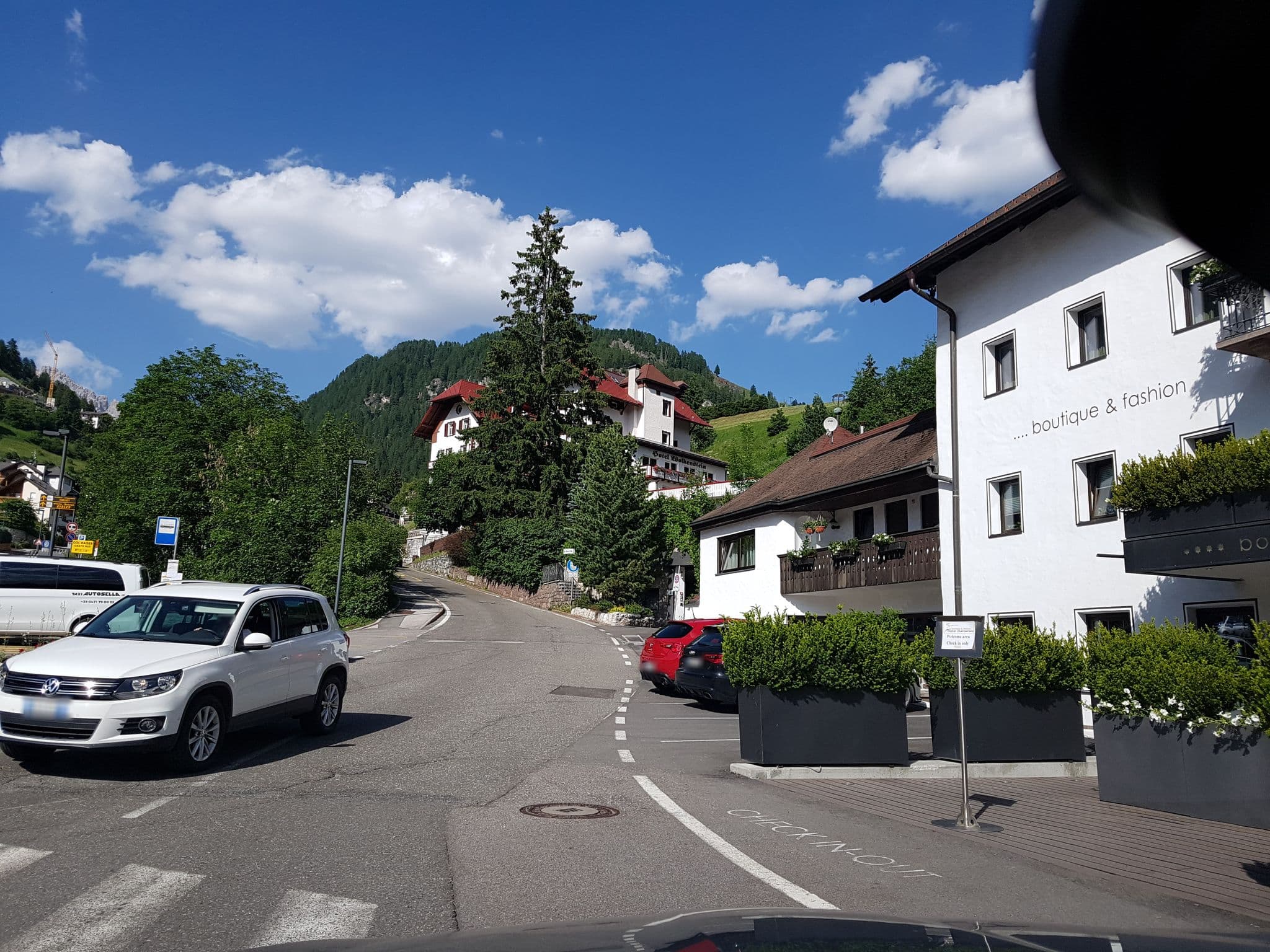 Street view near Maciaconi, Santa Cristina Valgardena — © dsmm (CC BY-SA · Mapillary)