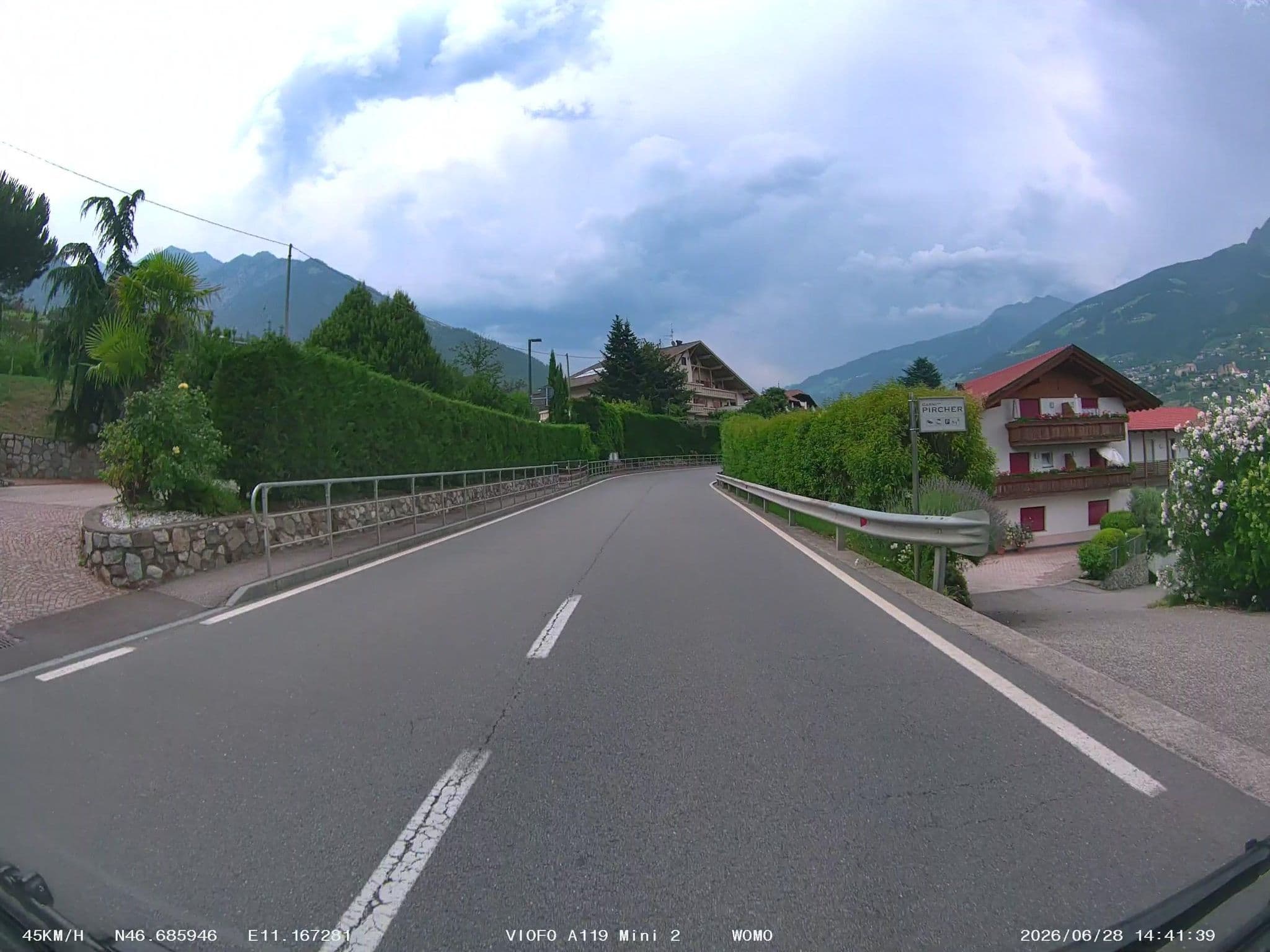 Street view near Pircher - Zimmer + FeWo, Tirolo — © soulcover (CC BY-SA · Mapillary)