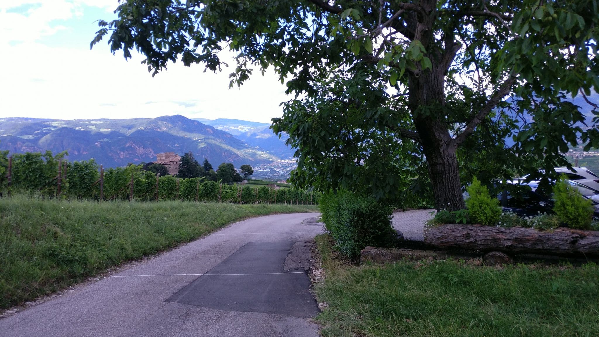 Street view near Ferienwohnungen Plattriegelhof, Eppan — © tyr (CC BY-SA · Mapillary)