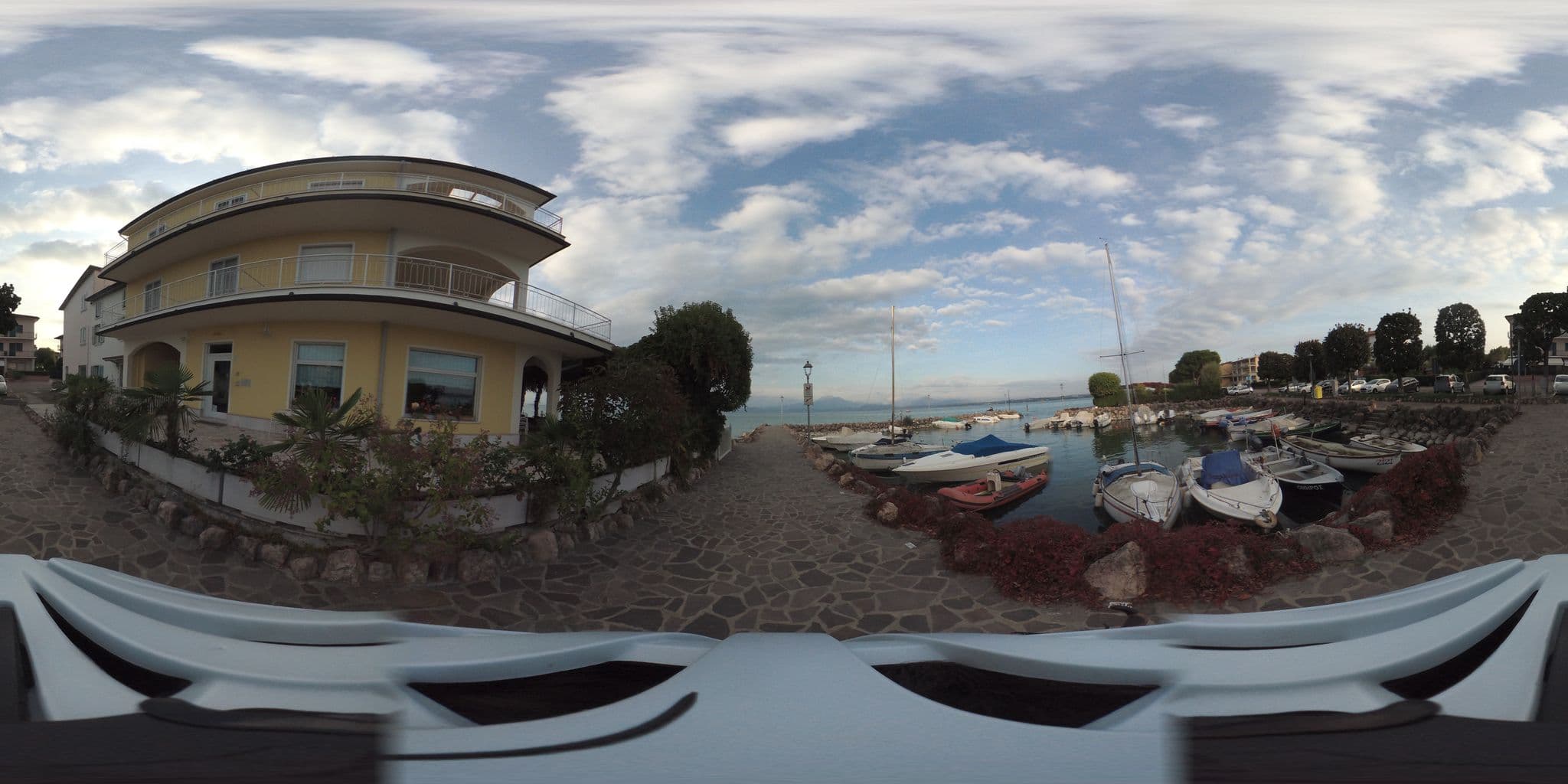 Street view near Al Pescatore, Peschiera del Garda — © giubar (CC BY-SA · Mapillary)