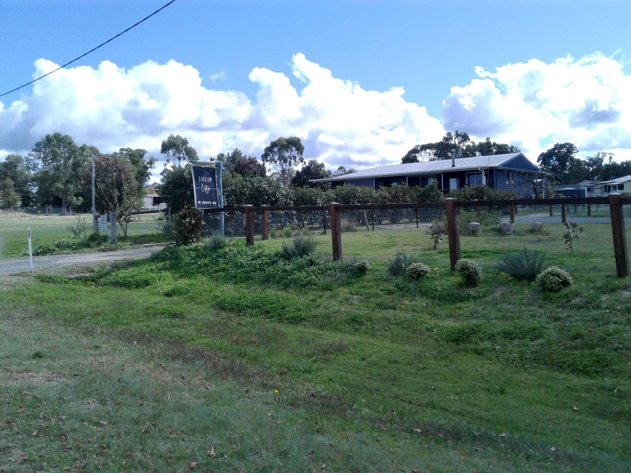 Street view near Tulip Cottage, Stanthorpe — © bob3bob3 (CC BY-SA · Mapillary)