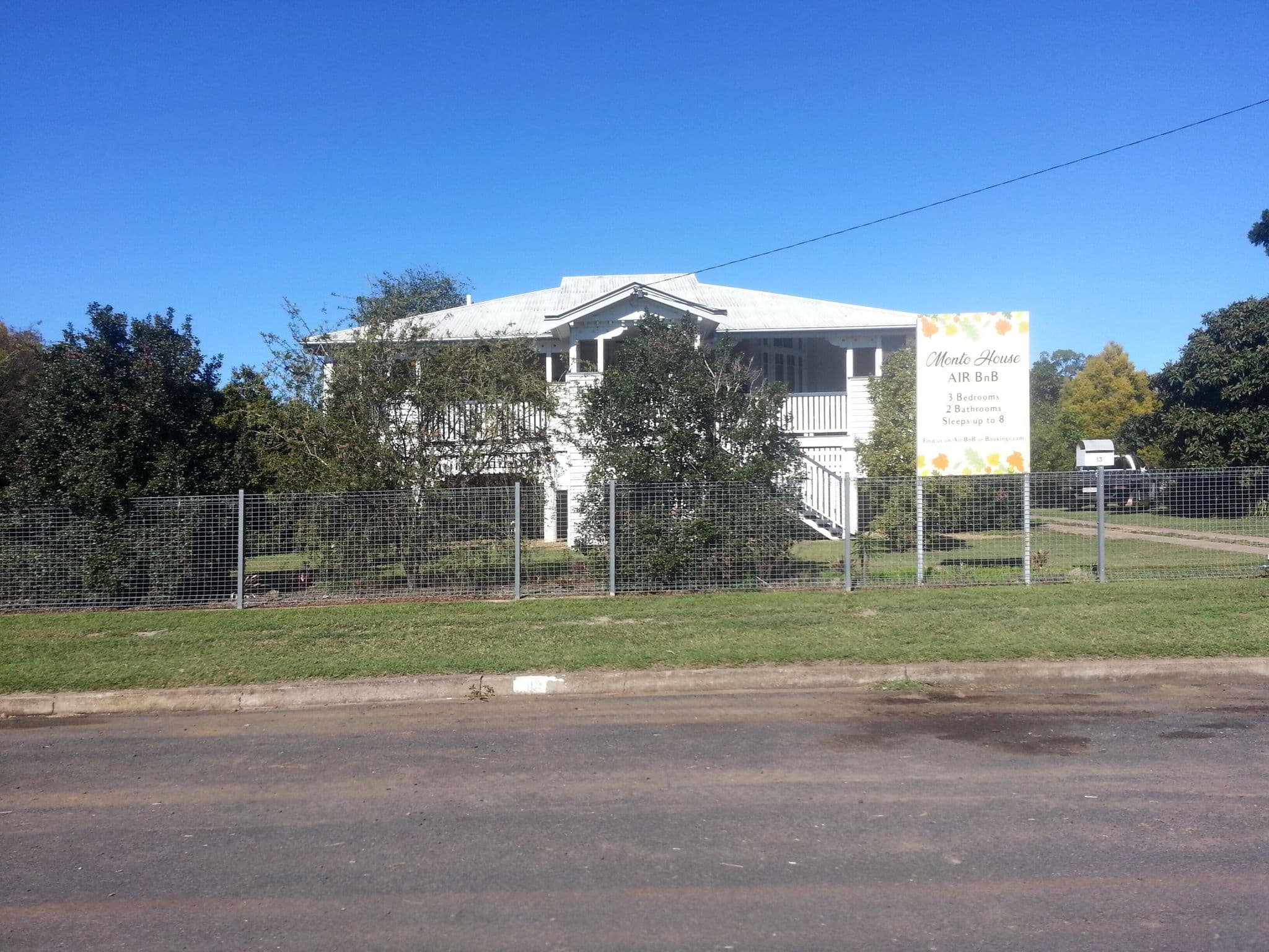 Street view near Monto House Air BNB, Monto — © bob3bob3 (CC BY-SA · Mapillary)