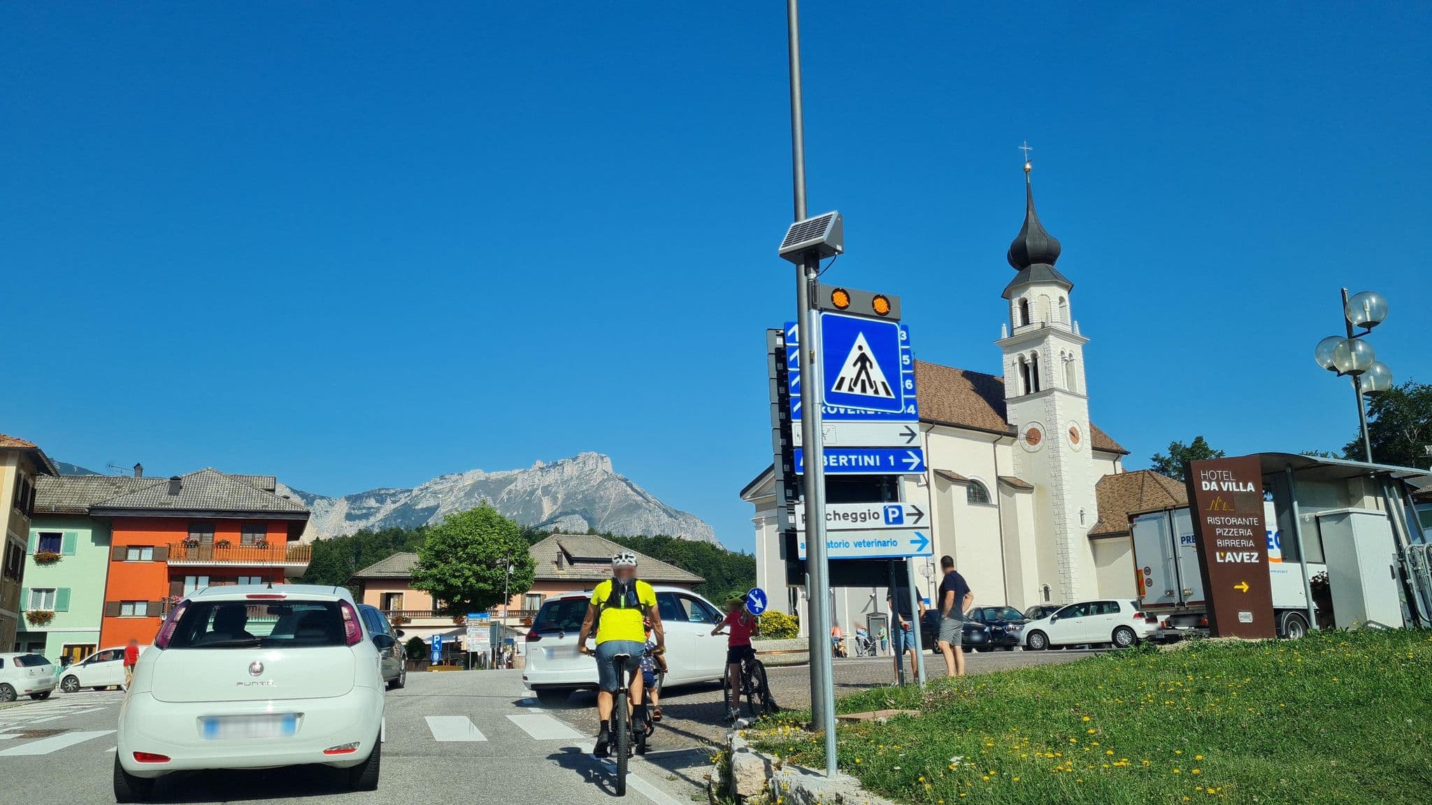 Street view near Astoria, Caldonazzo — © laniuscollurio (CC BY-SA · Mapillary)
