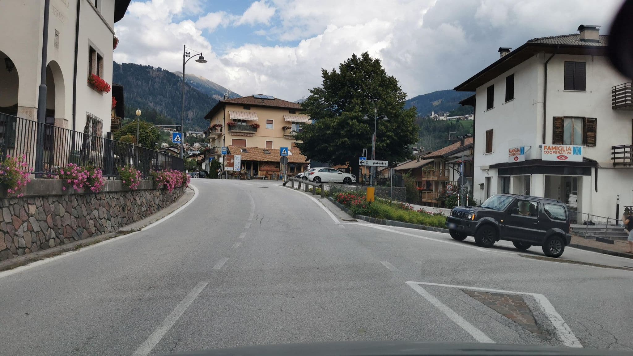 Street view near Albergo Alpino, Miola di Pinè — © canfe (CC BY-SA · Mapillary)