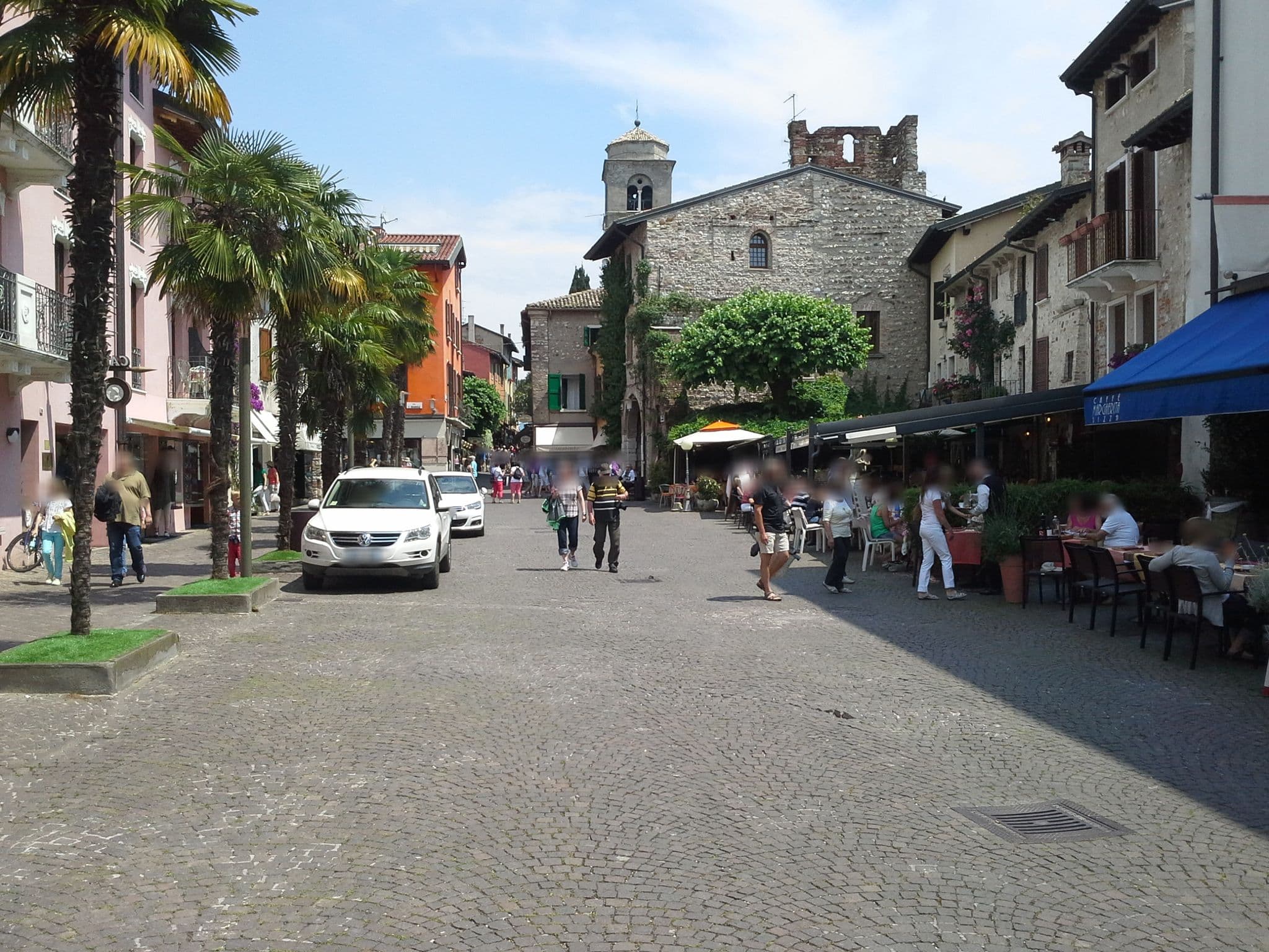 Street view near Hotel Catullo, Sirmione — © rausk (CC BY-SA · Mapillary)