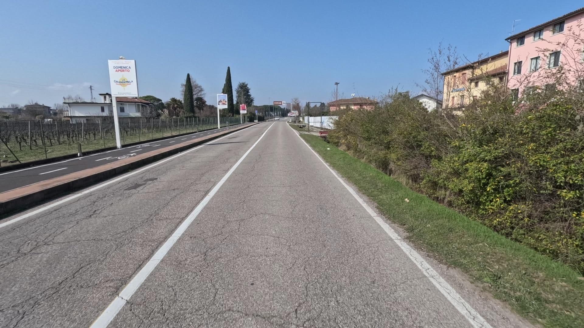 Street view near Maraschina, Peschiera del Garda — © bct (CC BY-SA · Mapillary)