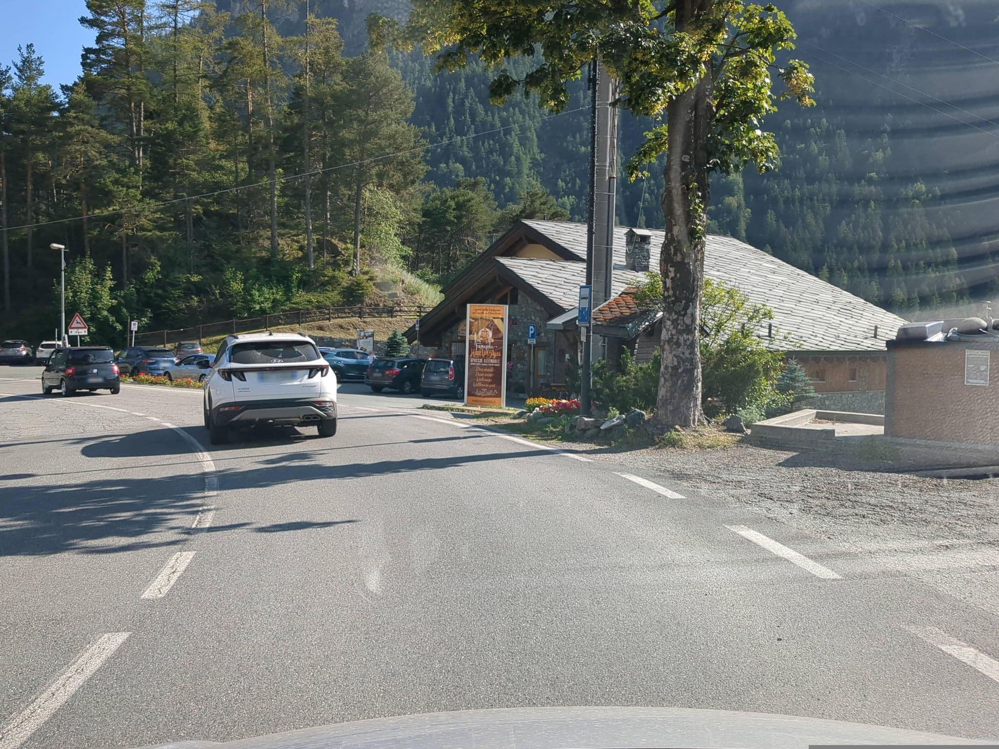 Street view near Hotel Beau Site, Saint-Vincent — © musuruan (CC BY-SA · Mapillary)
