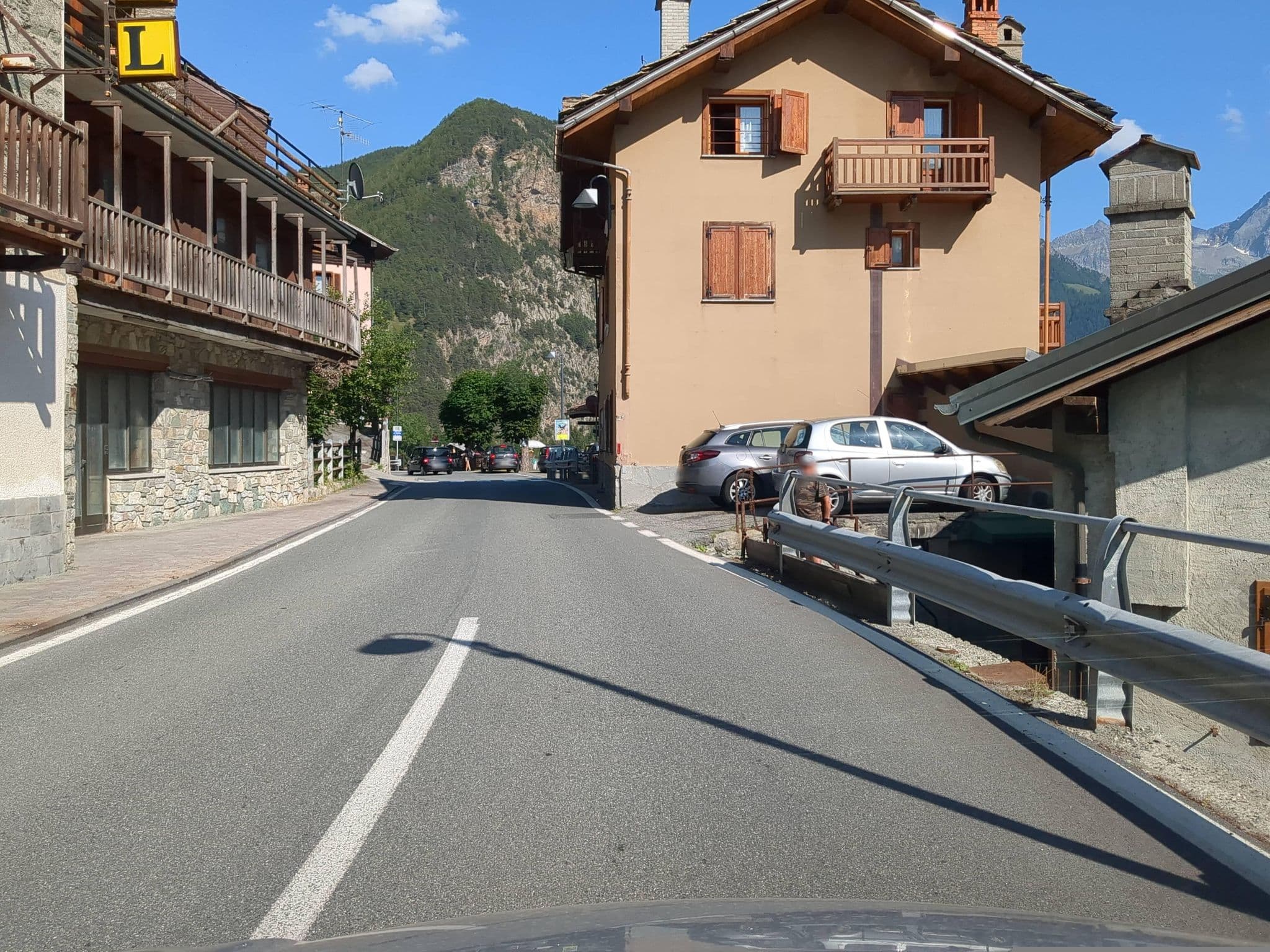 Street view near Hotel Moderno, Saint-Vincent — © musuruan (CC BY-SA · Mapillary)