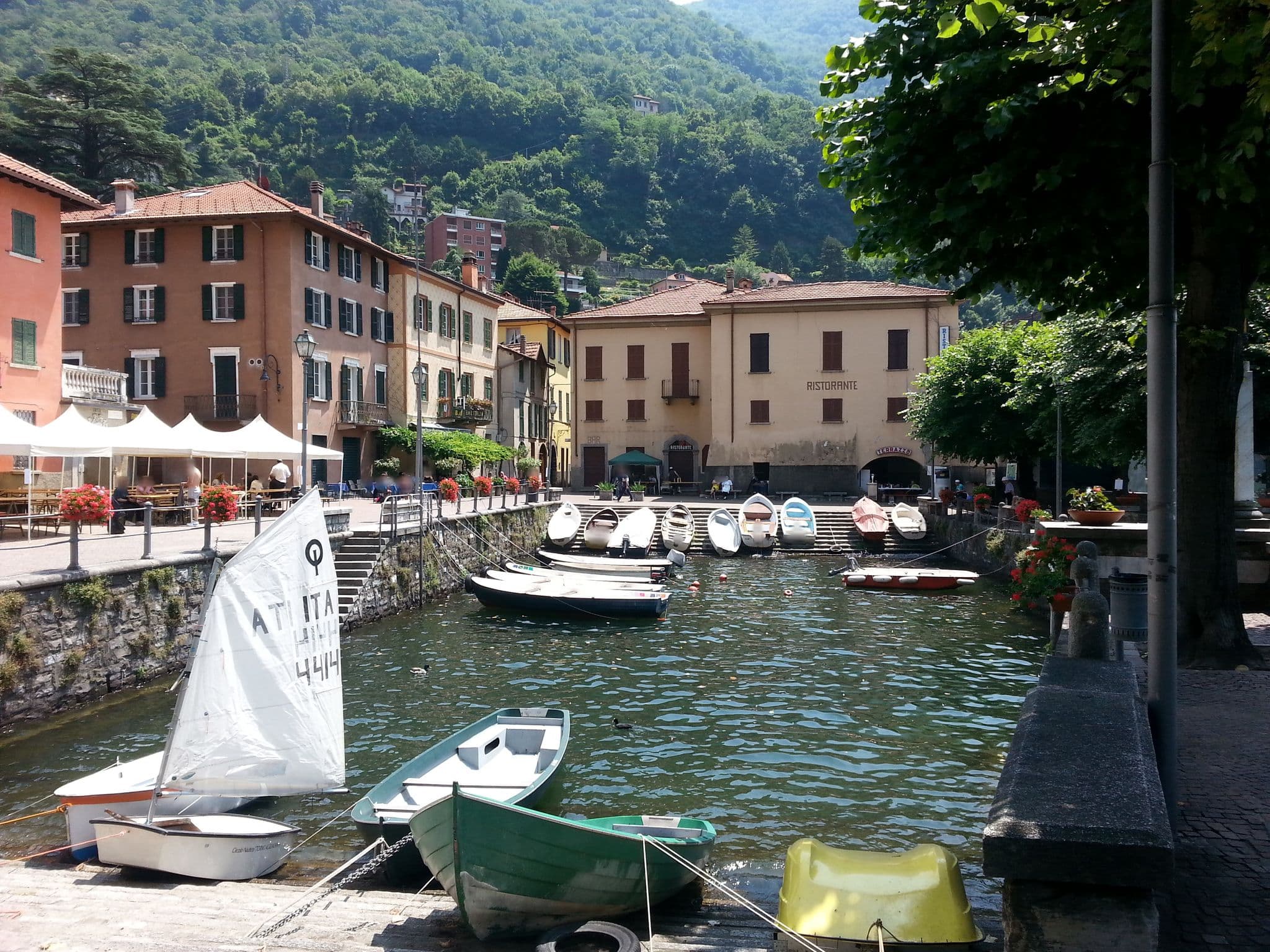 Street view near B&B Tornoallariva & Art Decò, Torno — © angelika_flasse (CC BY-SA · Mapillary)