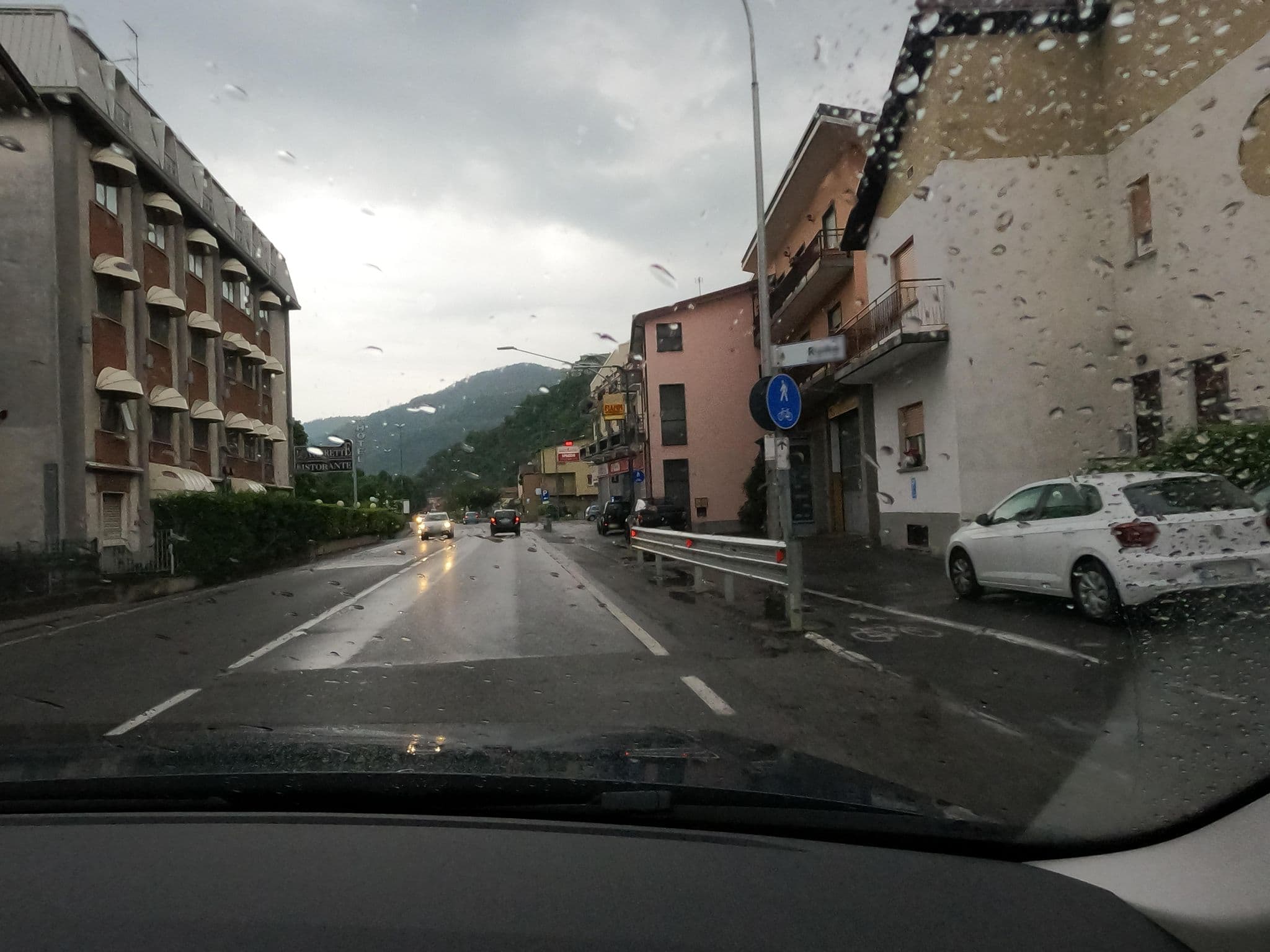 Street view near Hotel Le Torrette, Pescate — © borovac (CC BY-SA · Mapillary)