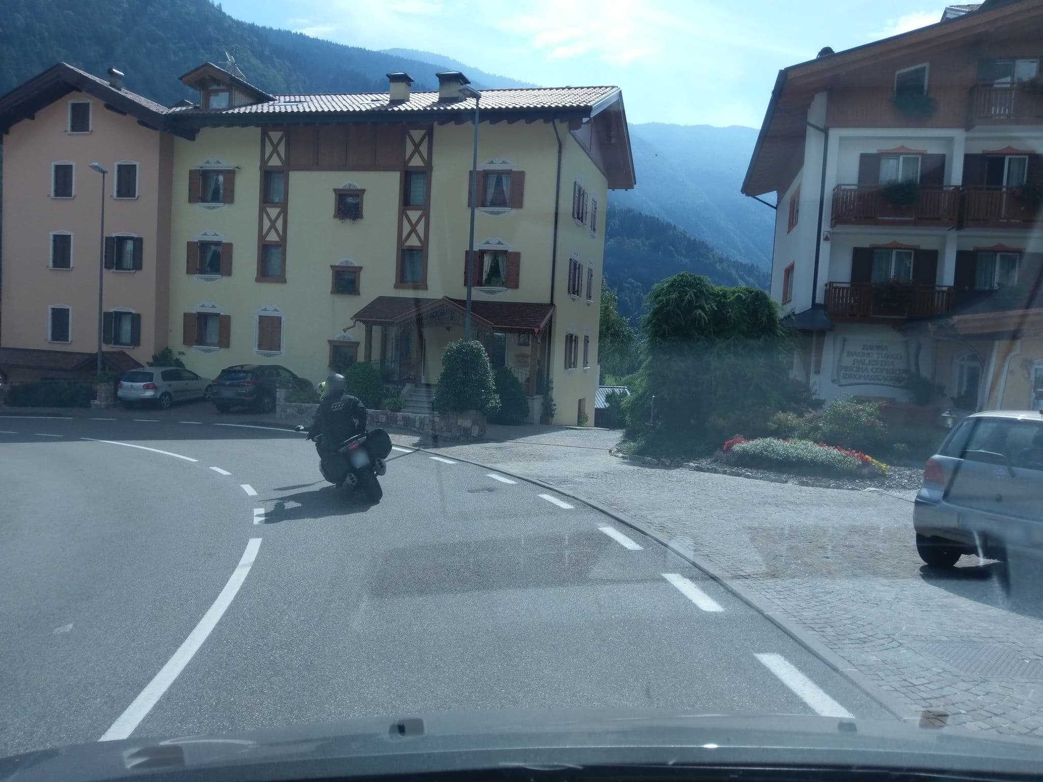 Street view near Des Alpes, Molveno — © bufonto (CC BY-SA · Mapillary)