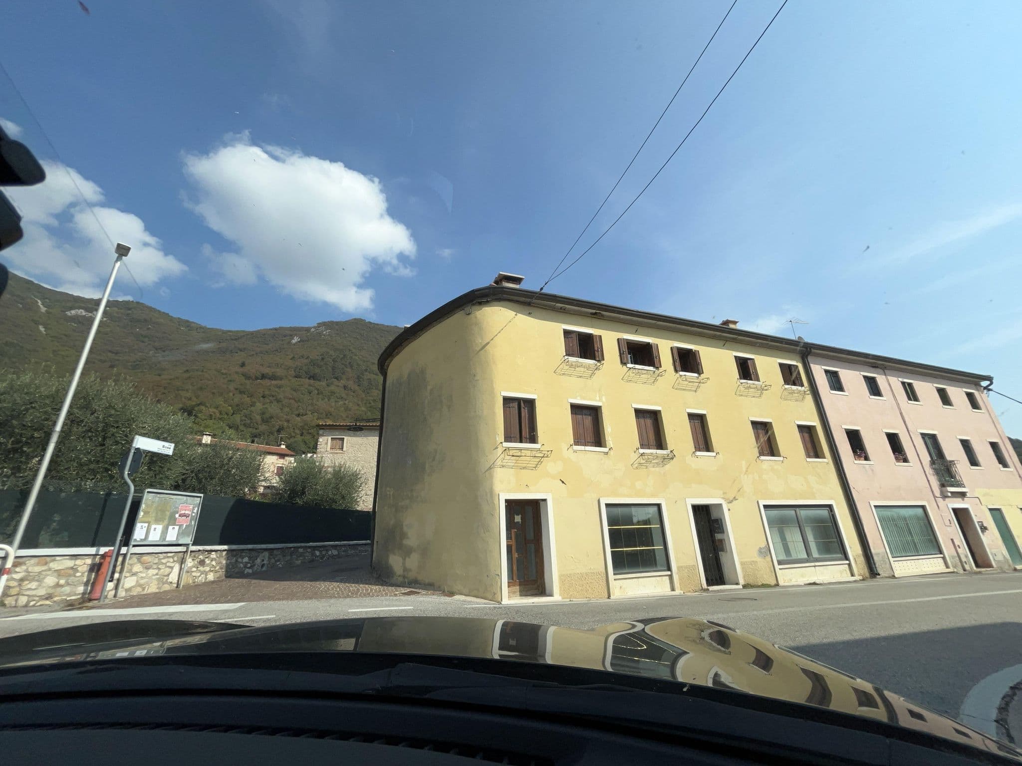 Street view near Hotel Miramonti, Pove del Grappa — © joachim_mueller (CC BY-SA · Mapillary)