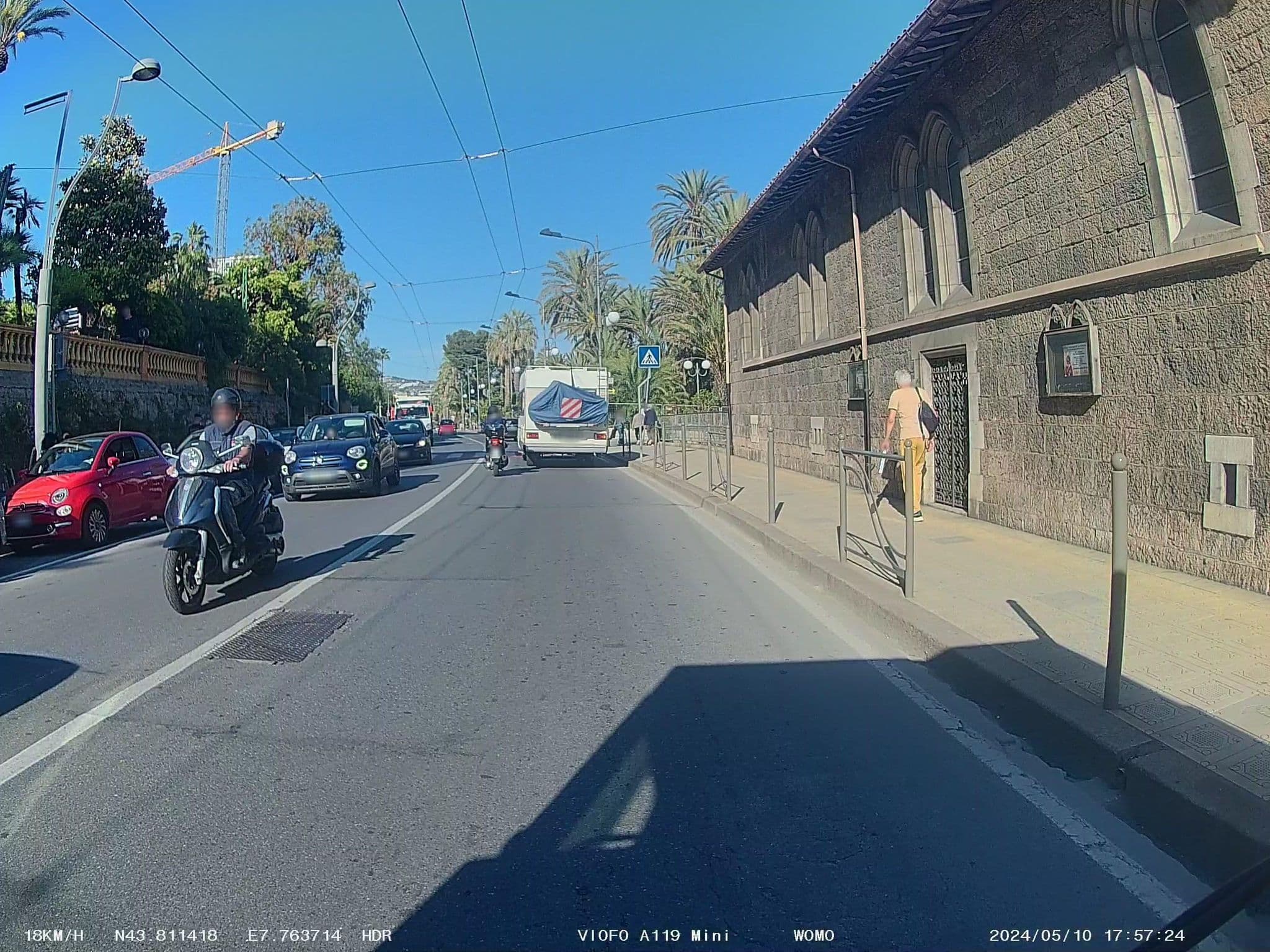 Street view near Grand Hotel de Londres, Sanremo — © soulcover (CC BY-SA · Mapillary)