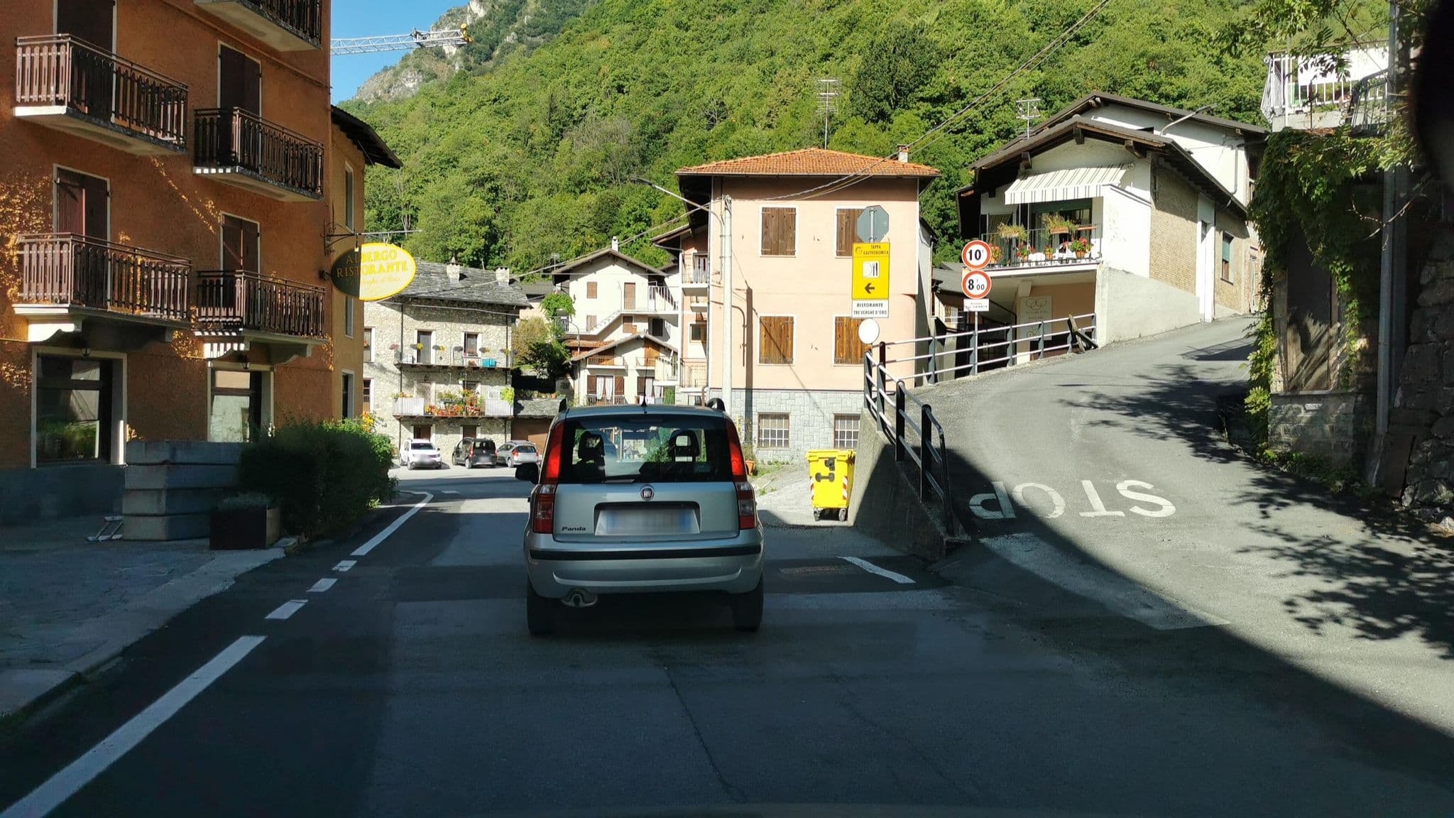 Street view near Albergo Tre verghe d'oro, Roccabruna — © canfe (CC BY-SA · Mapillary)