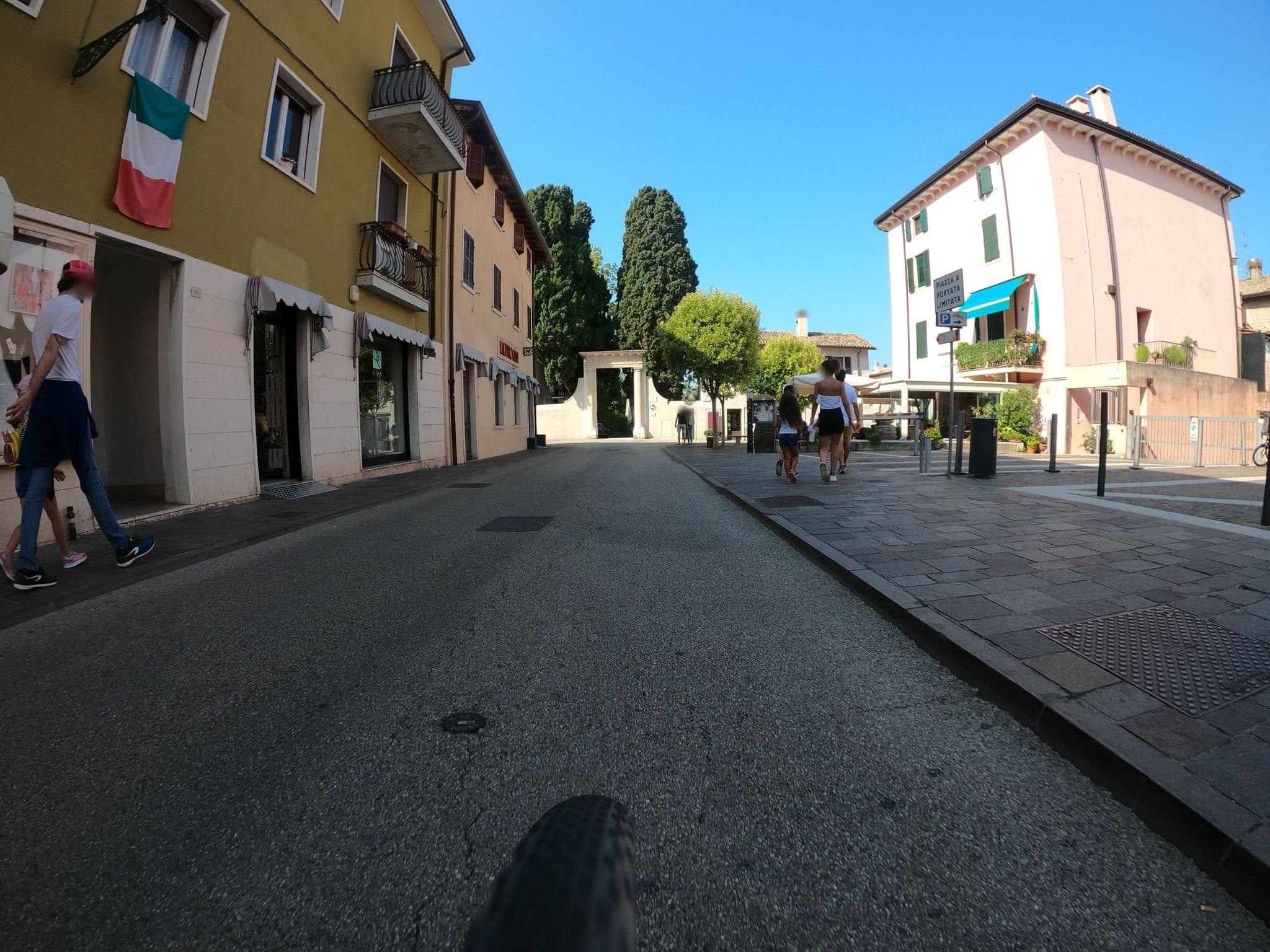 Street view near Clara e Luciano, Bardolino — © plexi32 (CC BY-SA · Mapillary)