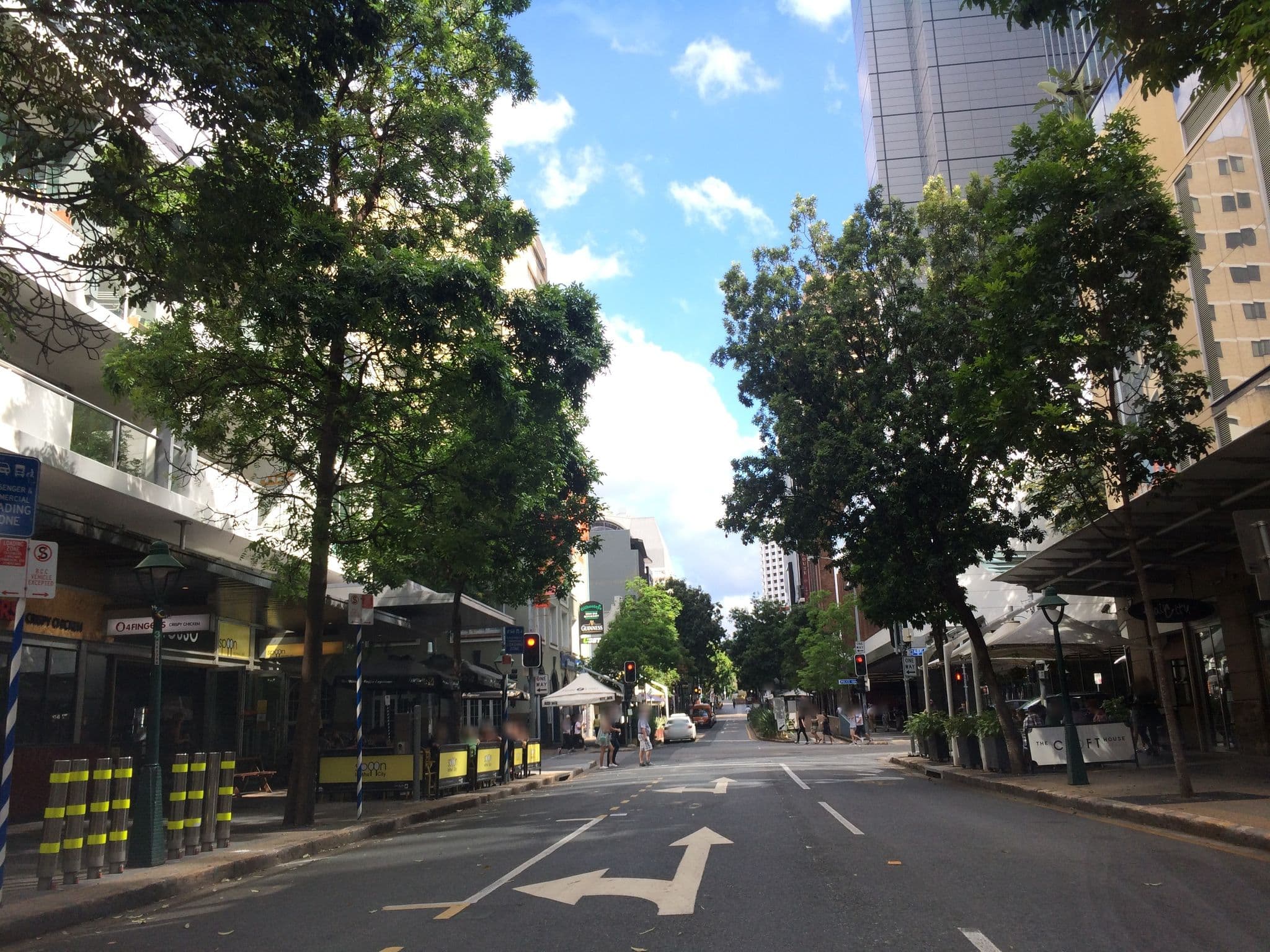 Street view near Oaks Brisbane Festival Suits, Brisbane central business district — © hoylen (CC BY-SA · Mapillary)